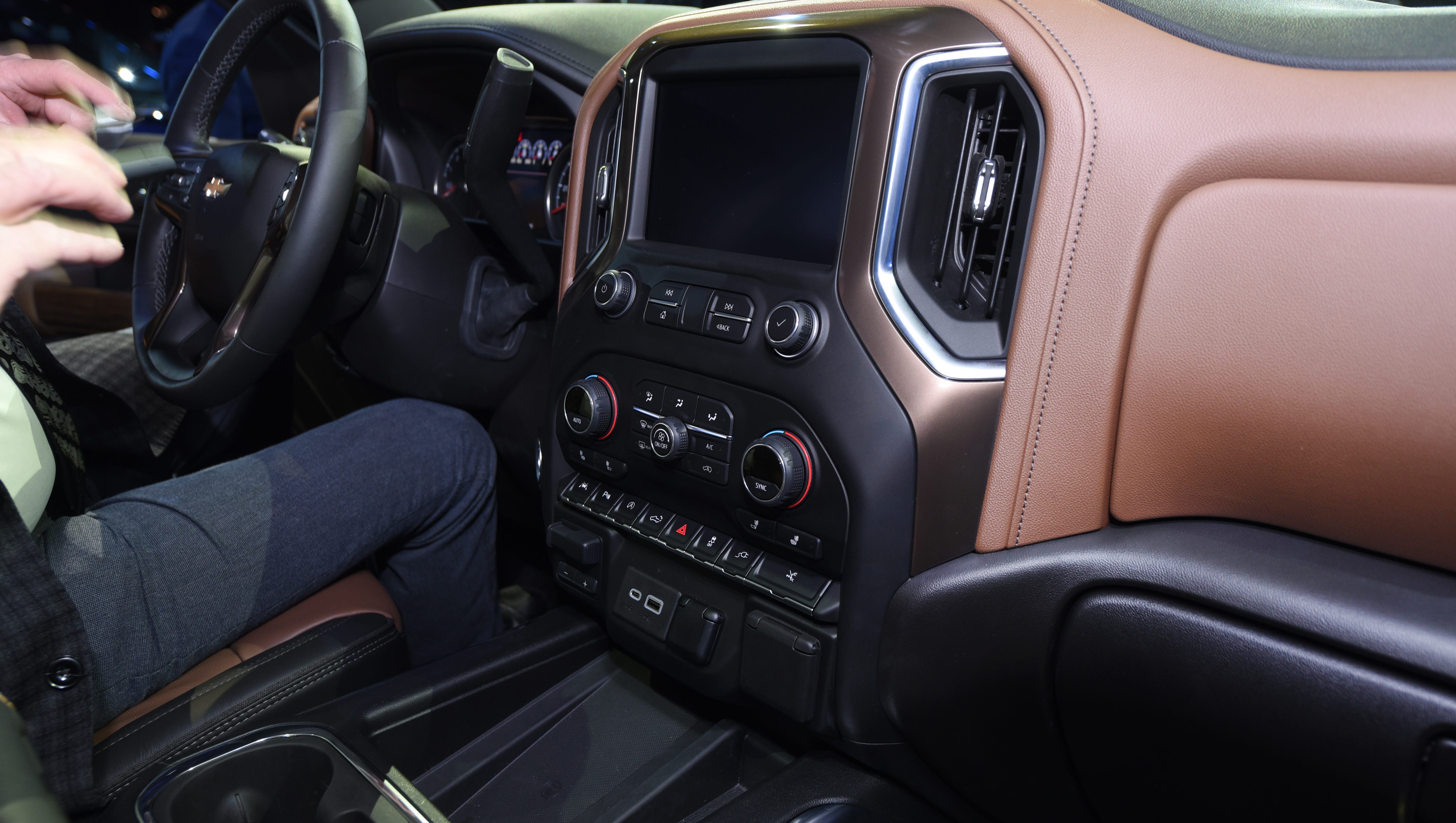 The 2019 Chevy Silverado High Country's new console and interior.