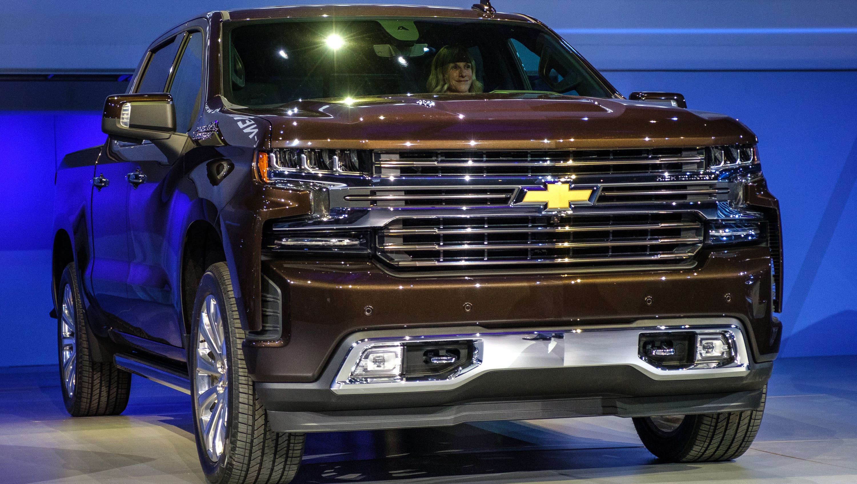 The 2019 Chevrolet Silverado 1500 High Country makes its world debut Saturday. The High Country features an exclusive front grille design with two-tone chrome and bronze finish, body-color accents plus chrome assist steps from wheel to wheel.