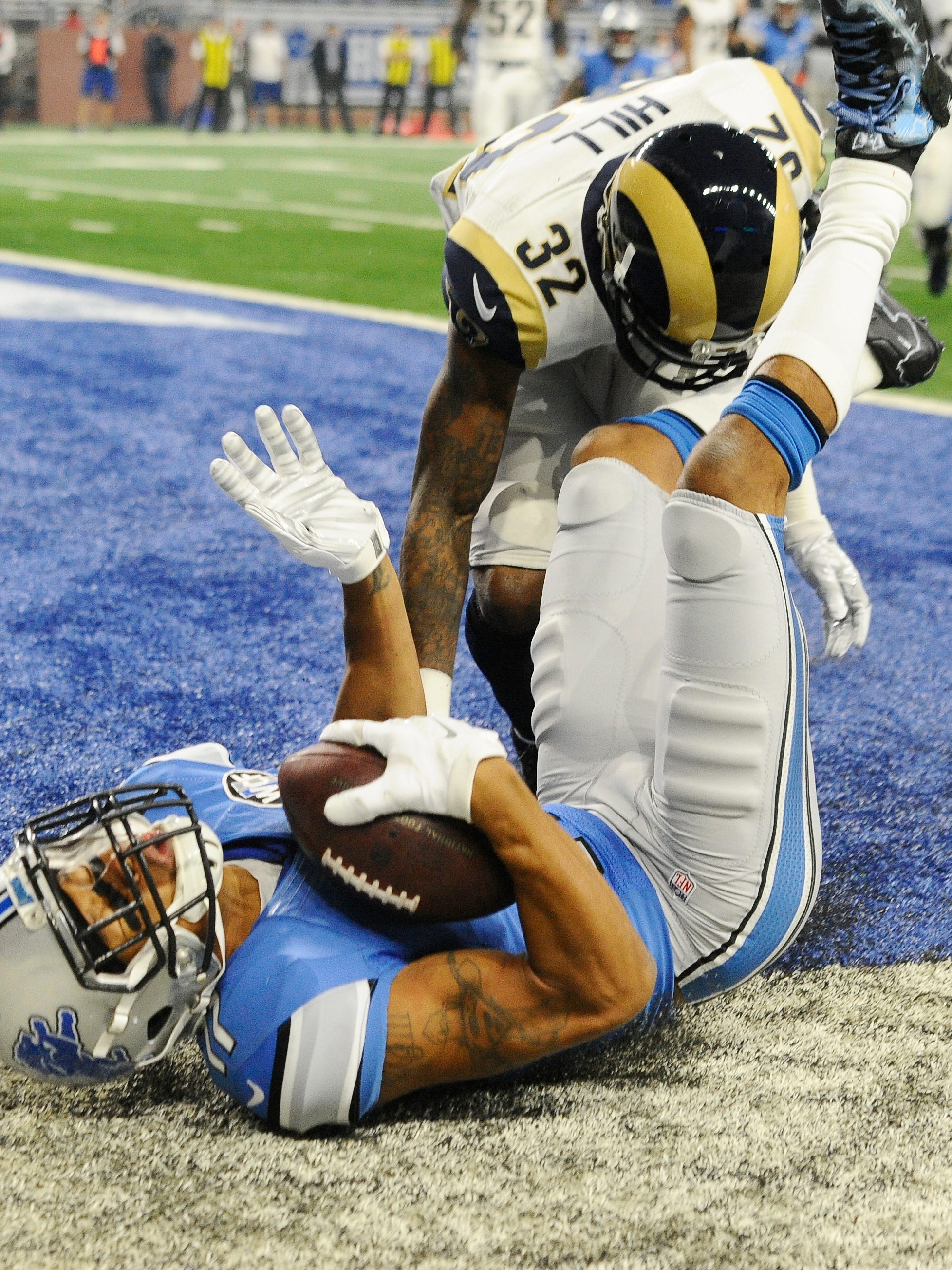 Coming down hard, Lions' Marvin Jones Jr. hits the ground but is able to hang onto  a reception in the end zone for a touchdown in the first quarter.
