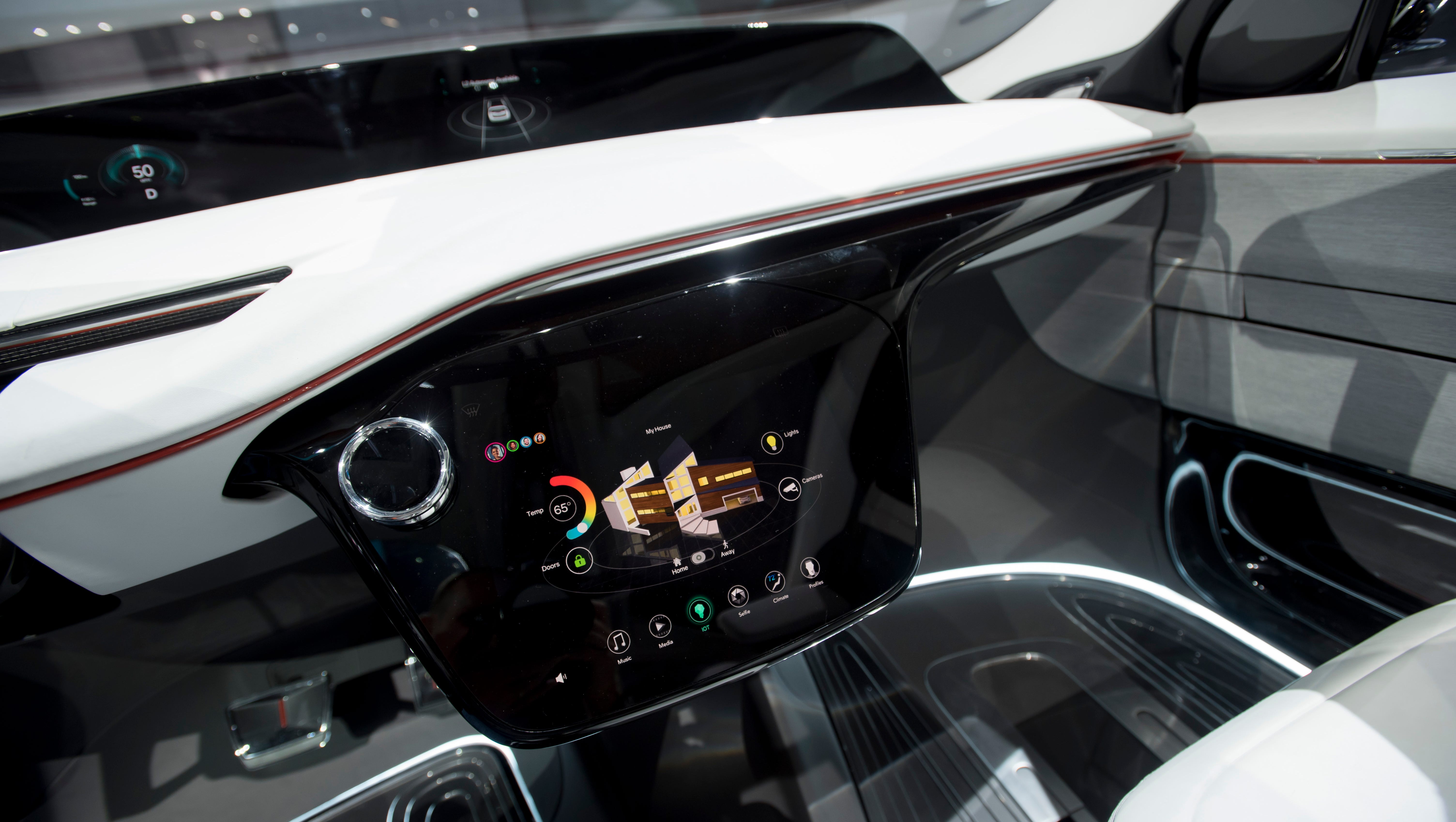 The Chrysler Portal concept is equipped with internet- and cloud-based applications.