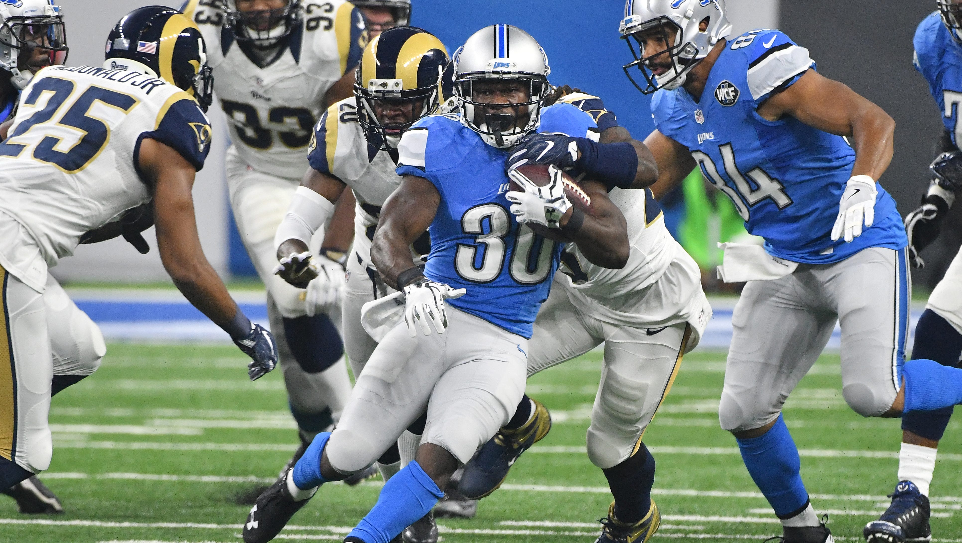 Lions running back Justin Forsett heads up field in the first quarter.