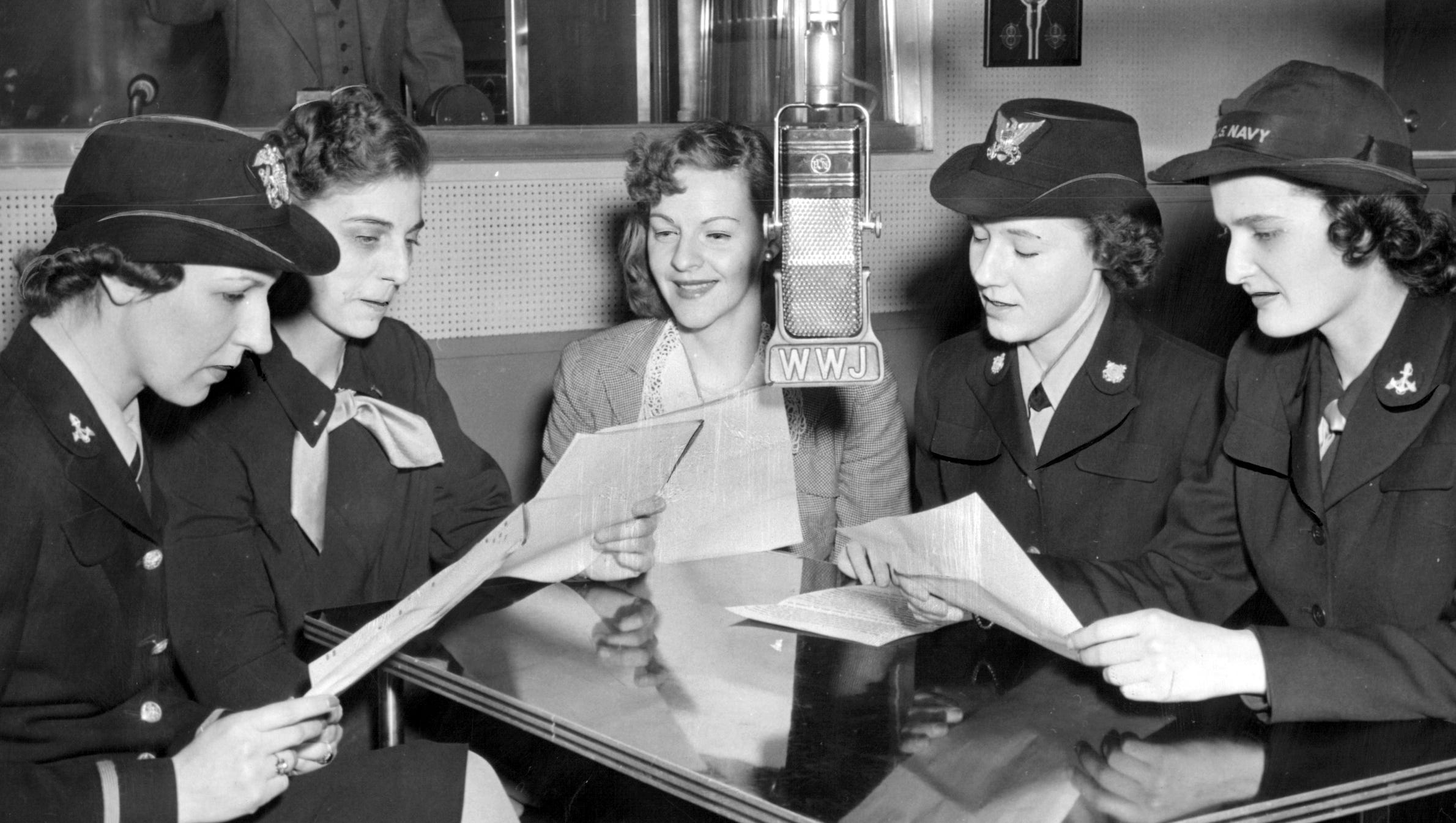 WWJ announcer Gwen Firmin, center, is on the air on March 18, 1943 with four women in the armed services -- 
Helen Shea, Helen Stewart, Elizabeth Barmes, Mary Jane Dougherty -- in this official Navy photo.