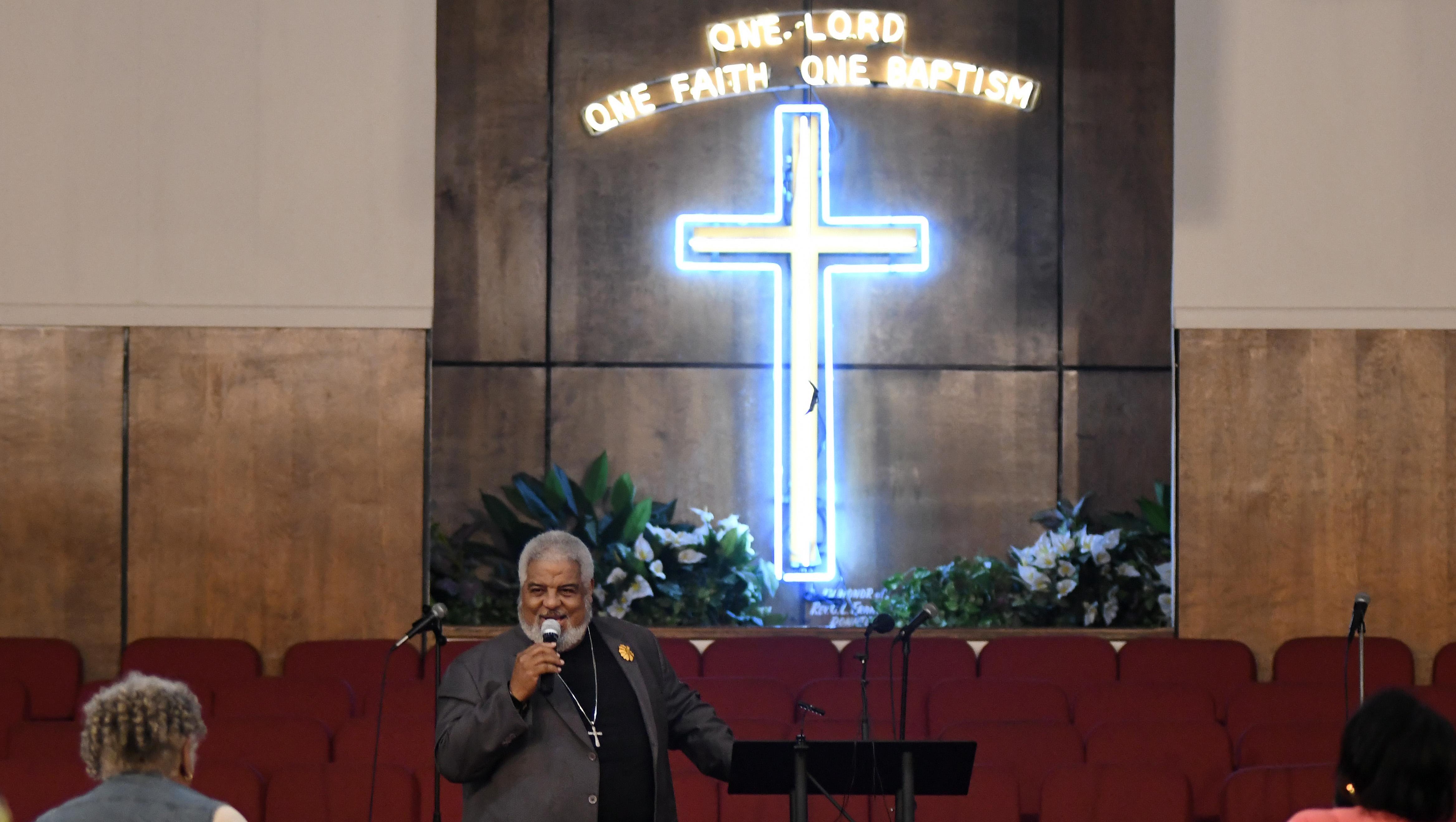 New Bethel Missionary Baptist Church Pastor Robert Smith Jr. sings at the beginning of a prayer vigil in honor of Aretha Franklin, Wednesday, Aug. 15, 2018 in Detroit.