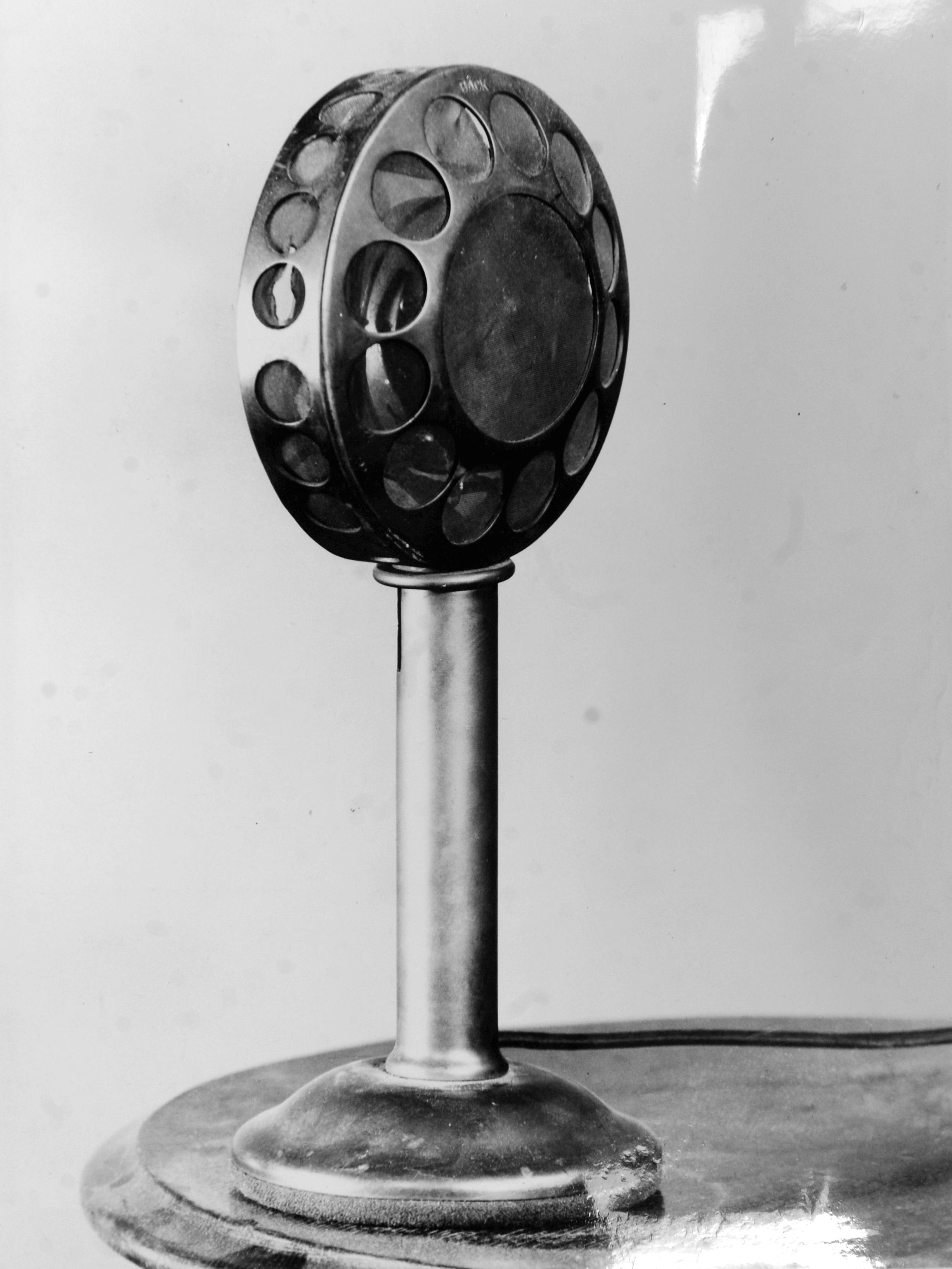 This double-button Western Electric microphone was used by WWJ-The Detroit News in 1923. The newspaper saw the radio station as an adjunct of the newspaper, building good will and promoting The News' brand. The News' practice was to give a 15-minute broadcast at noon, when the first home edition was about to go to press. The intent was to whet the appetite for the full story in The News.  After the final edition was on the streets in the evening, another 10-minute broadcast was aired.