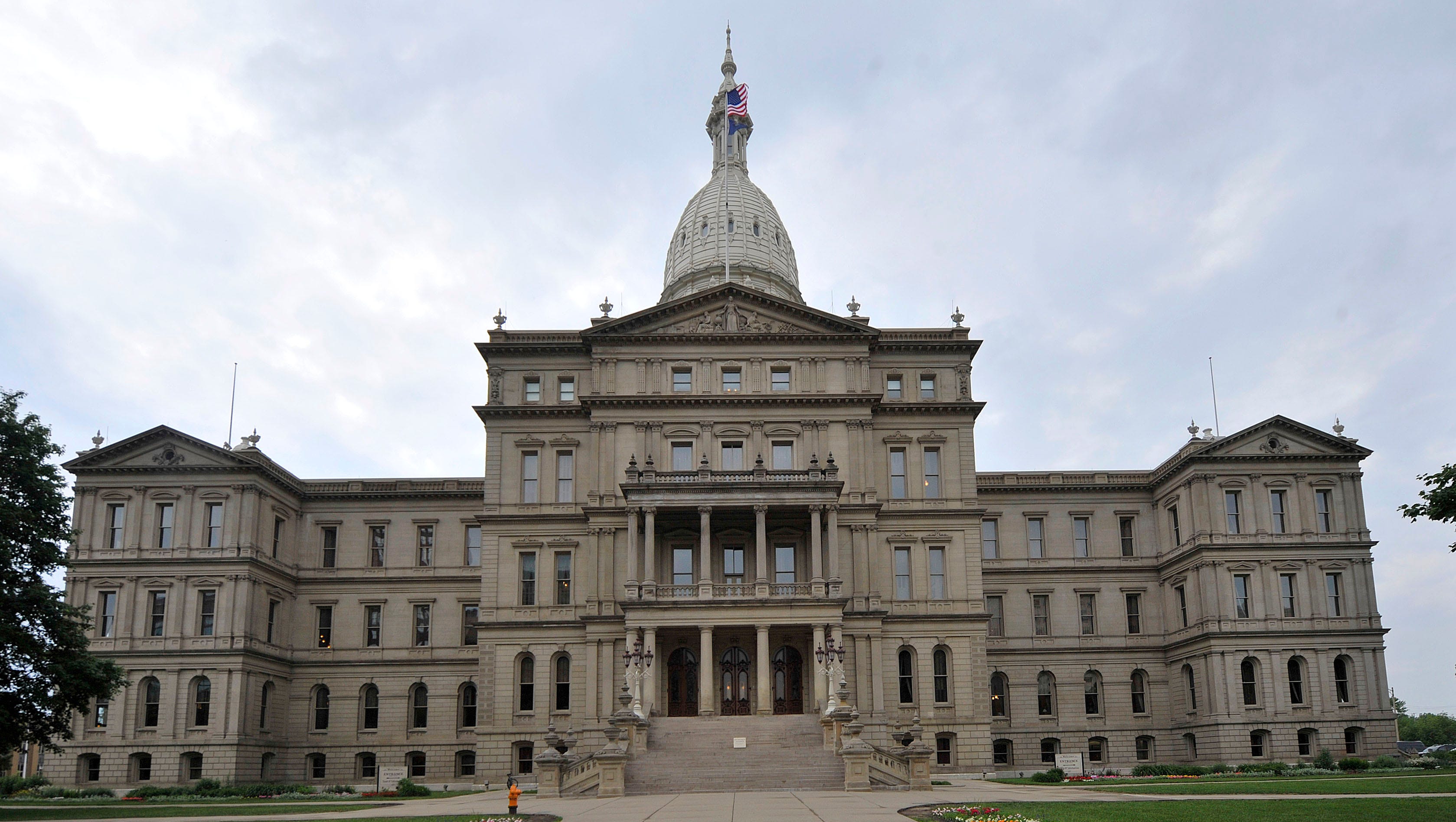 House legislators on Wednesday are expected to vote on the repeal of a decades-old law that requires contractors to pay workers union wages and benefits for state-funded construction projects.