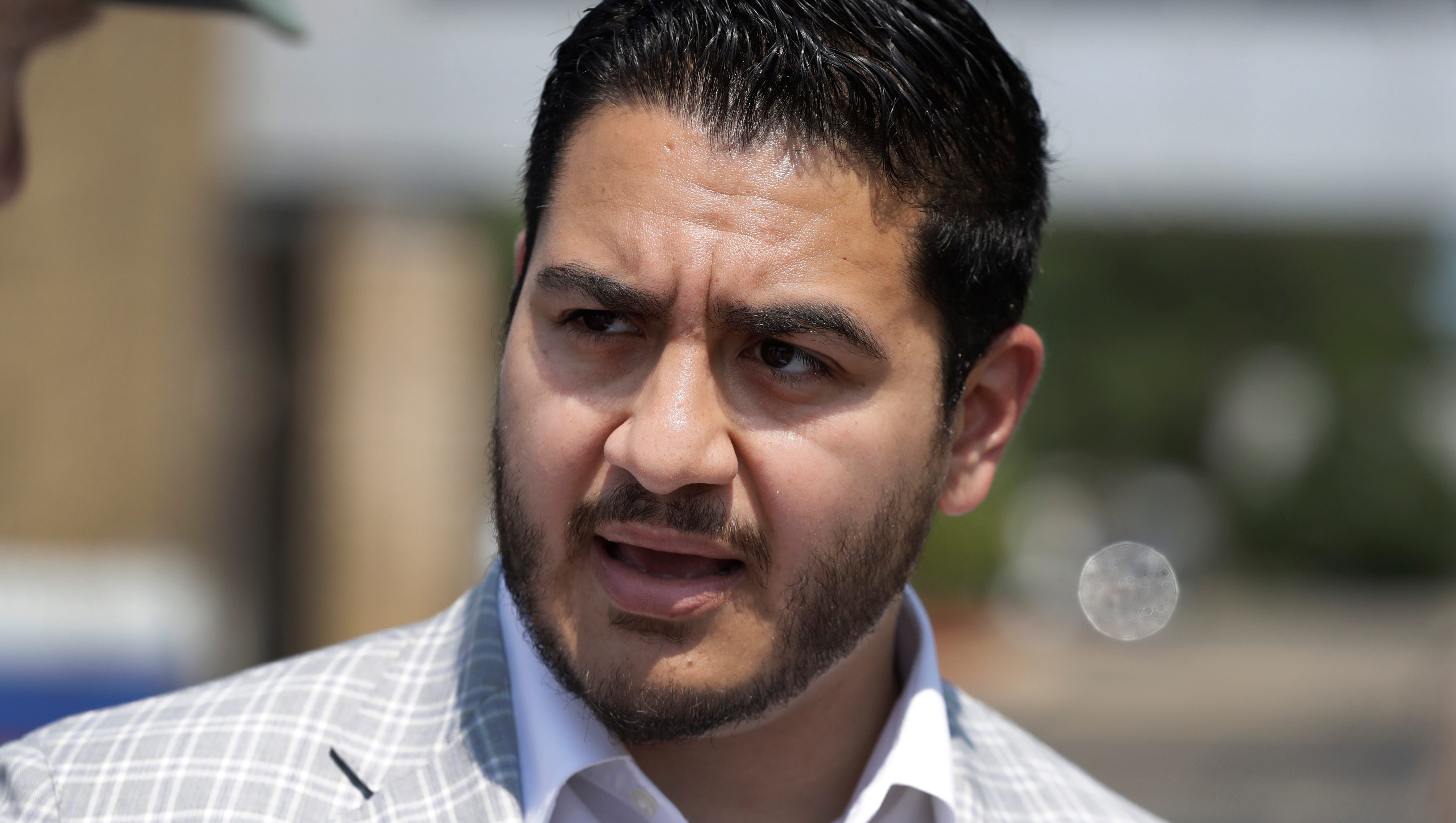Democratic gubernatorial hopeful Abdul El-Sayed has been embracing his outsider status, including at the Mackinac Policy Conference.
