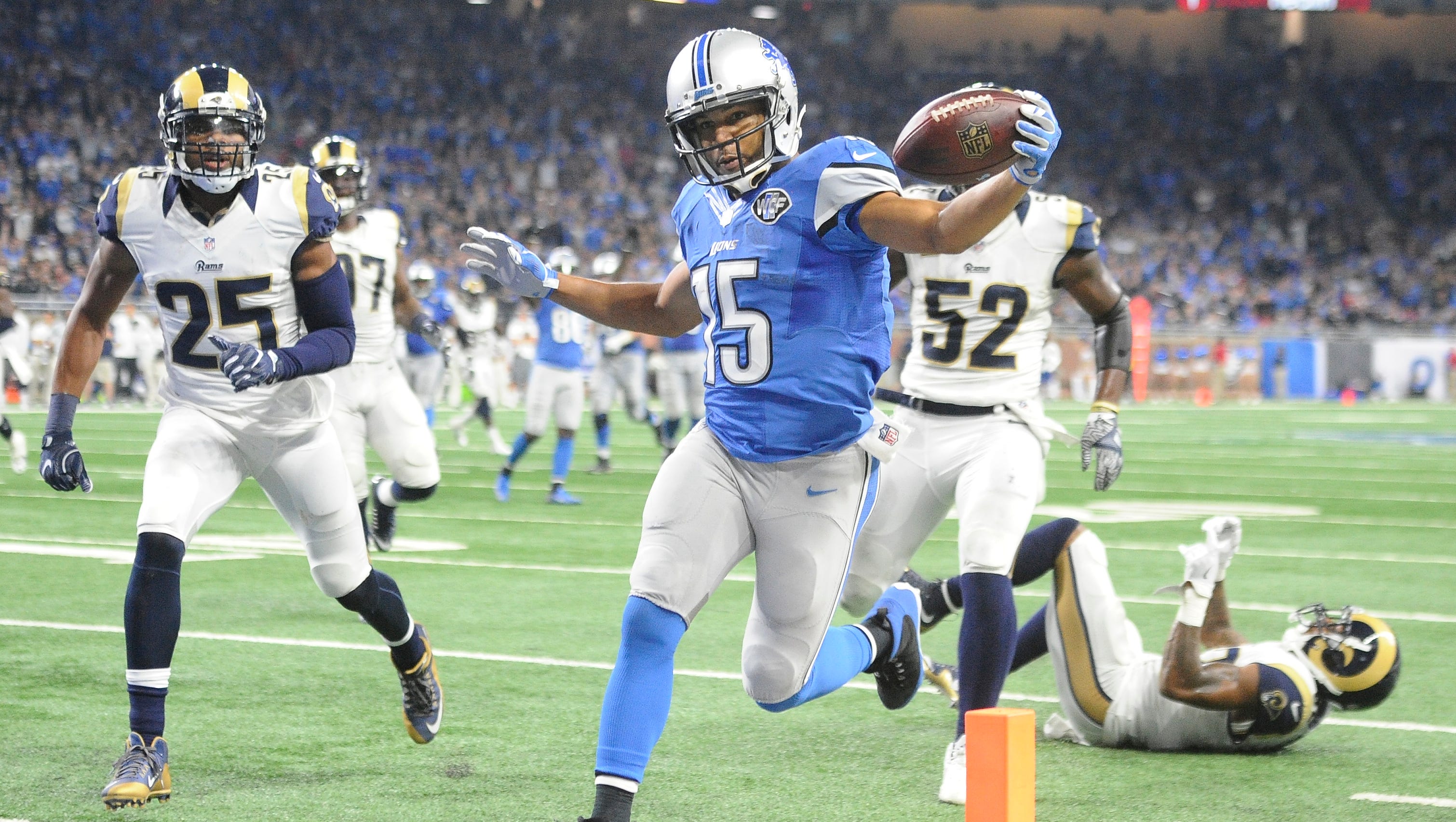 Lions wide receiver Golden Tate tip toes into the end zone to tie the game up at 28 late in the fourth quarter.