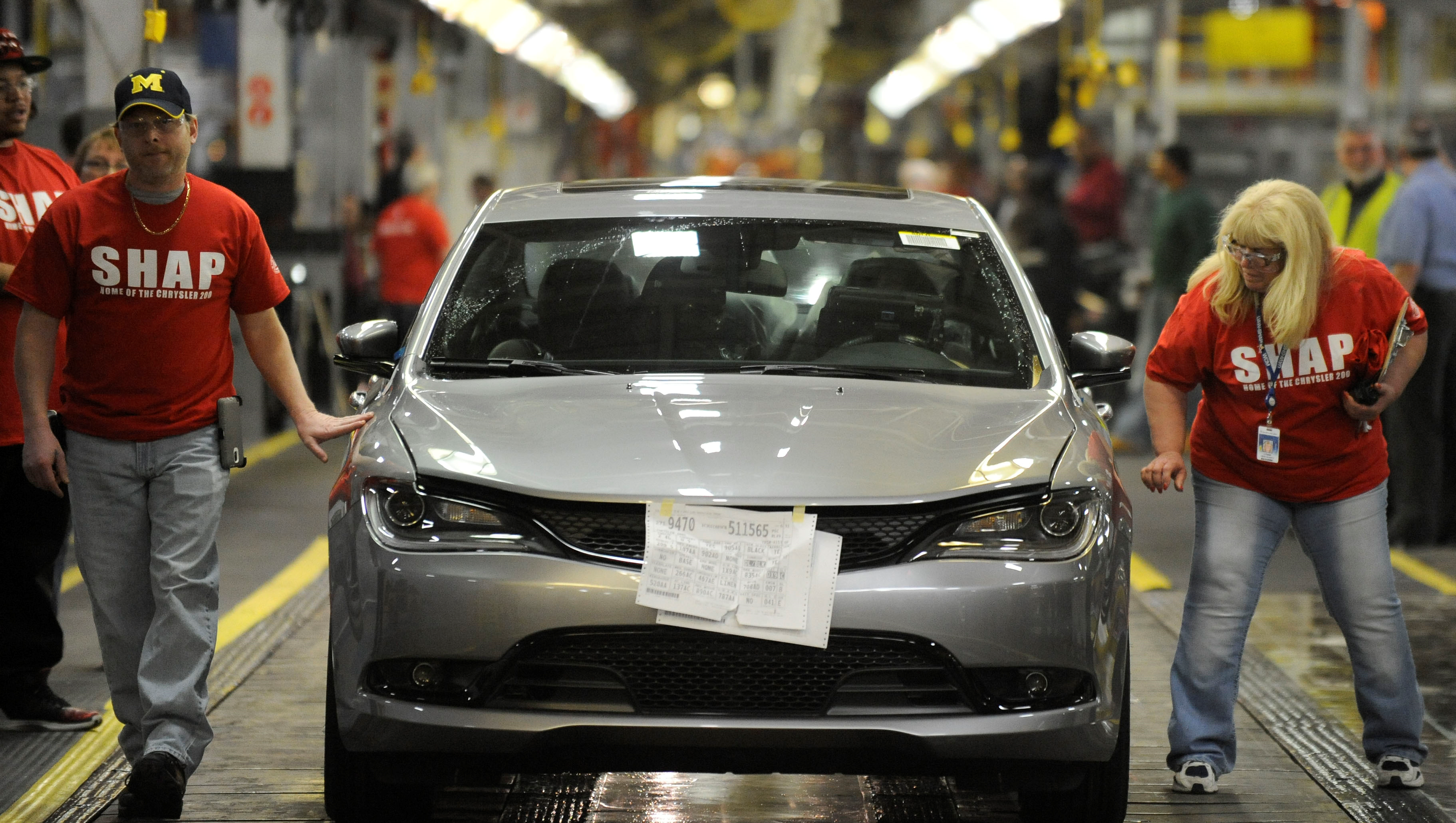 A 2015 Chrysler 200 comes off the assembly line at the Chrysler Sterling Heights Assembly Plant on March 14, 2014.