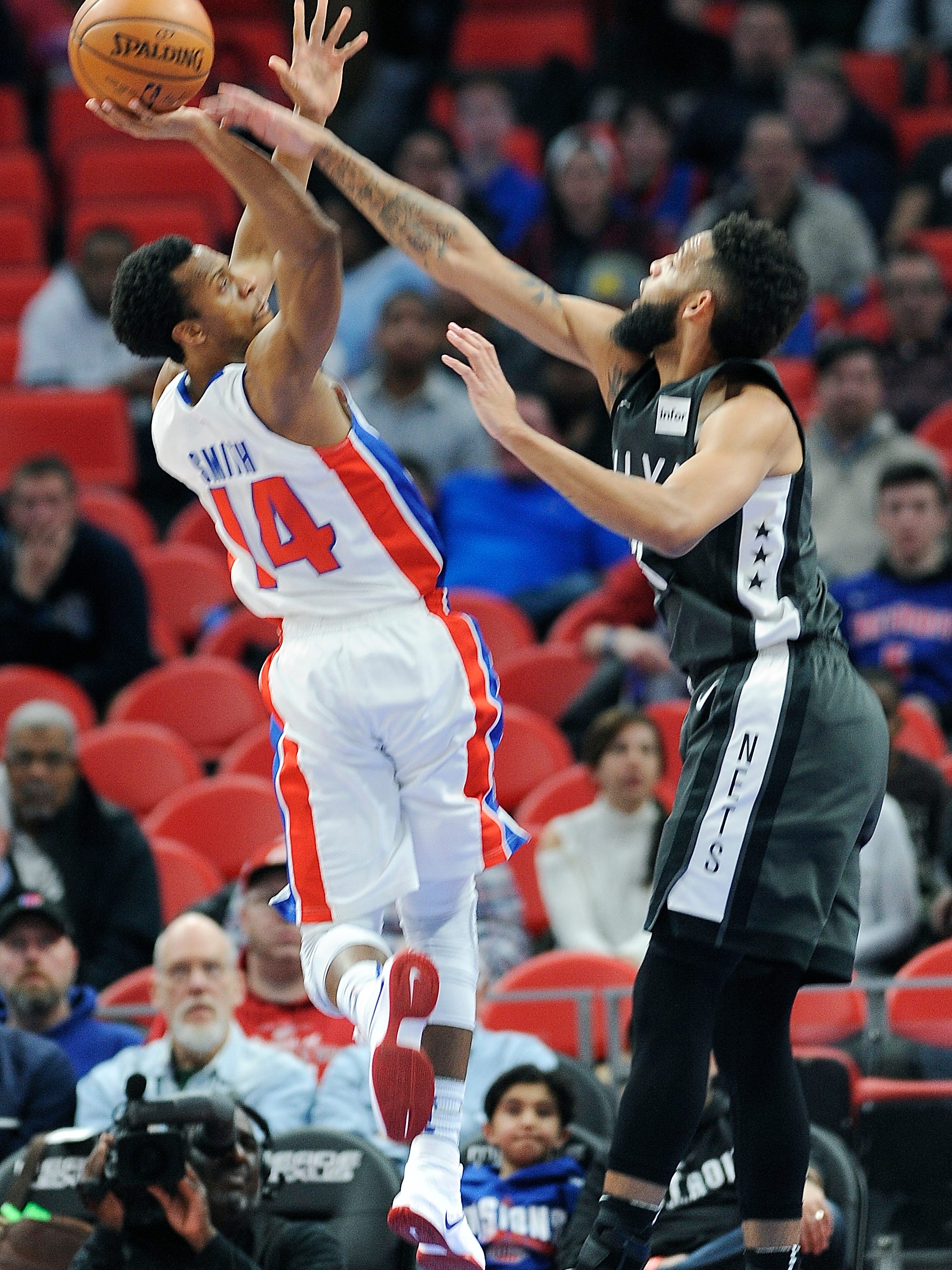 Pistons' Ish Smith shoots over Nets' Allen Crabbe in the second quarter.