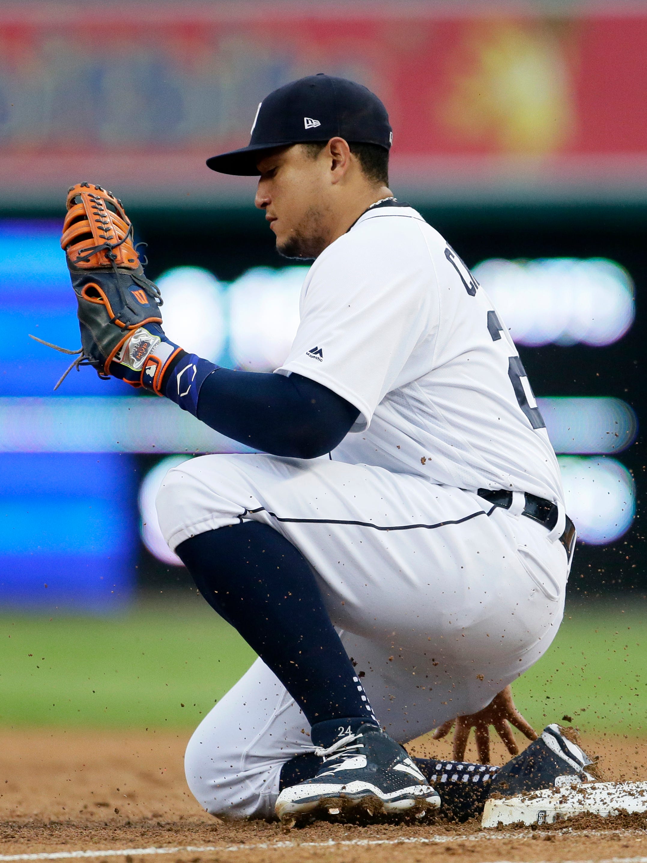 Miguel Cabrera suffered a ruptured bicep tendon in Tuesday's loss that will require season-ending surgery.