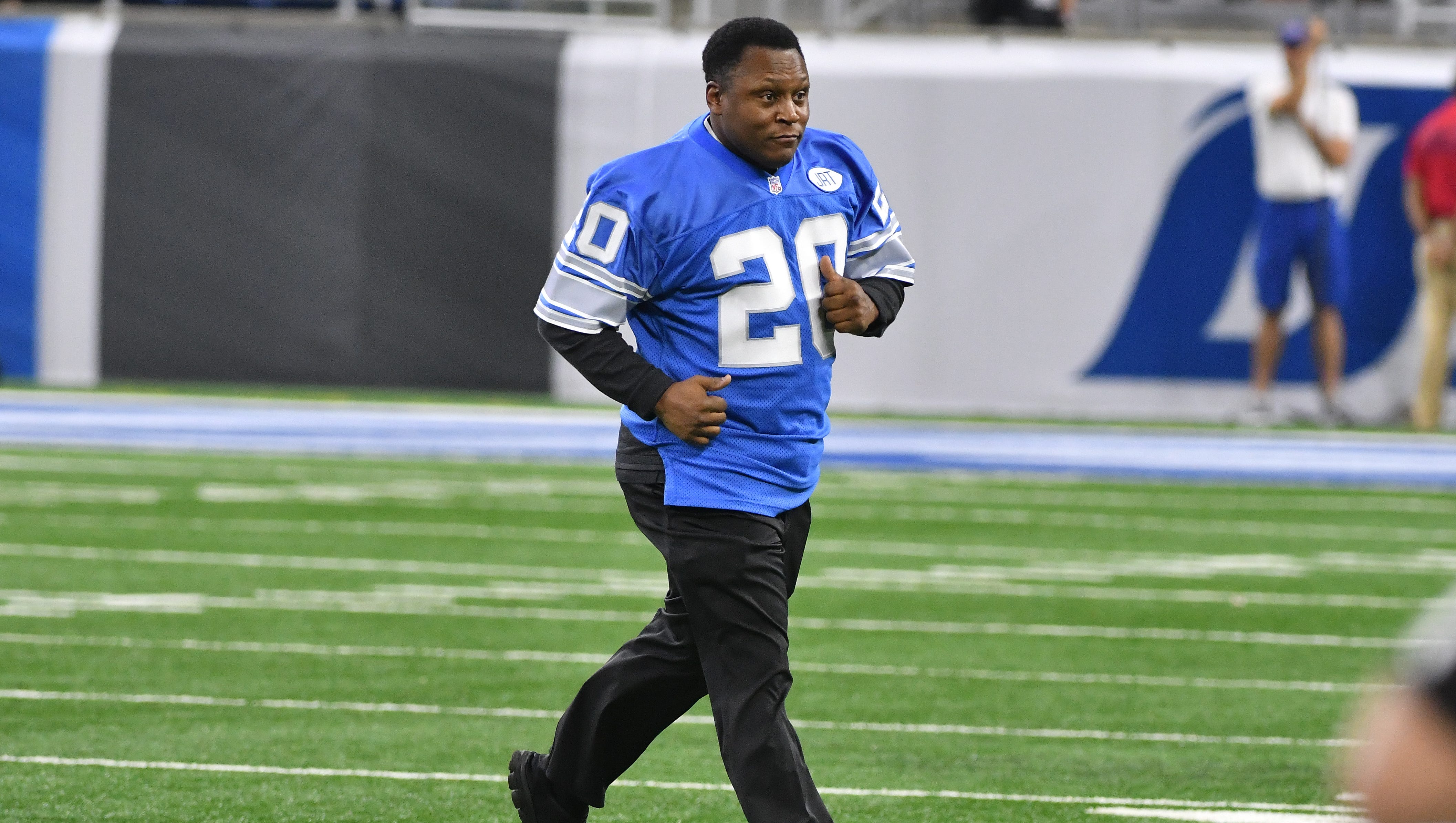 Lions great Barry Sanders leaves the field after being an honorary captain during the coin toss before Detroit and the L.A. Rams play at Ford Field on Sunday.