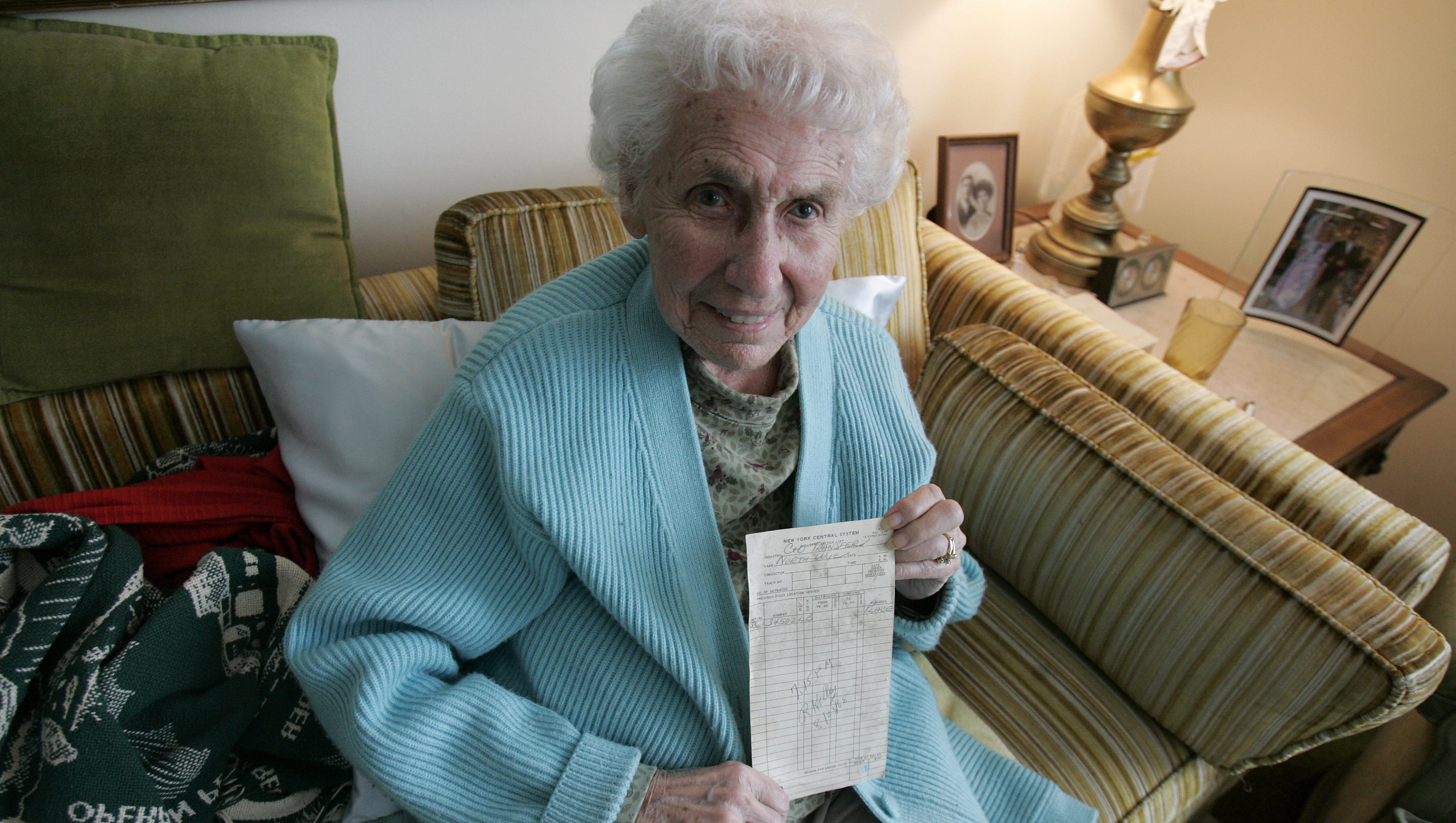 Dorthea Kelley, 88, wife of Robert Kelley, holds the scrap of paper found by Detroit News reporter Charlie LeDuff, March 25, 2008, at her home in Charlevoix. The paper has her husband's signature.