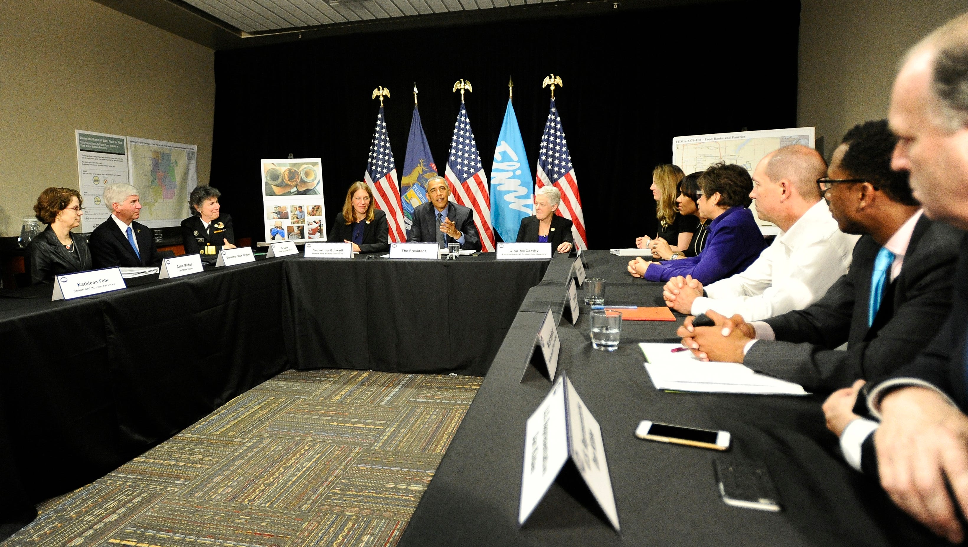 President Barack Obama with Sylvia Burwell, Secretary of Health and Human Services, left, and Gina McCarthy, Administrator of the Environmental Protection Agency, right, and other Federal officials during a meeting at the Food Bank of Eastern Michigan in Flint, Michigan on May 4, 2016.