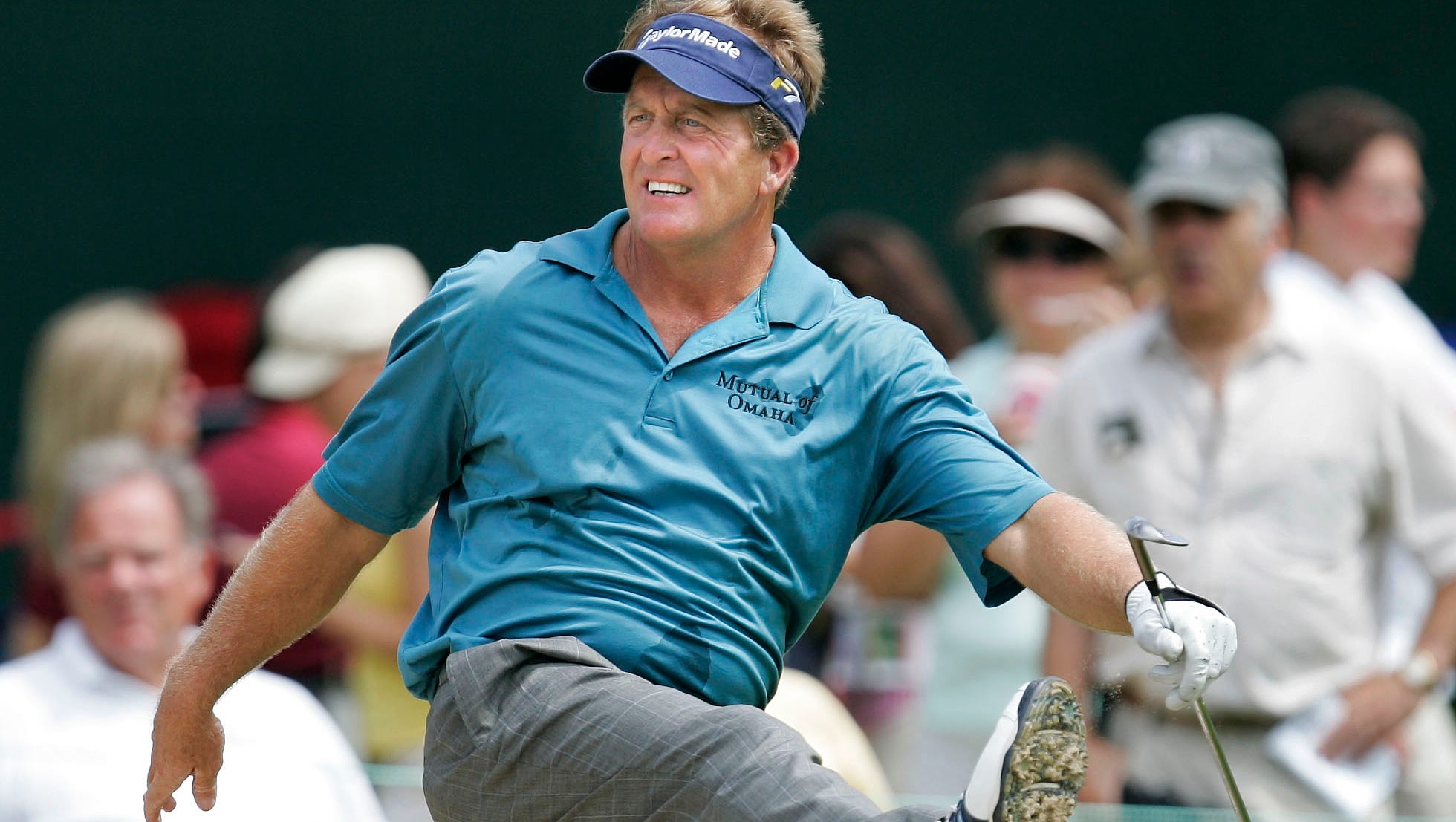 Fred Funk tries a little dance to get his sand shot into the hole on the 18th green at the 2008 Buick Open.