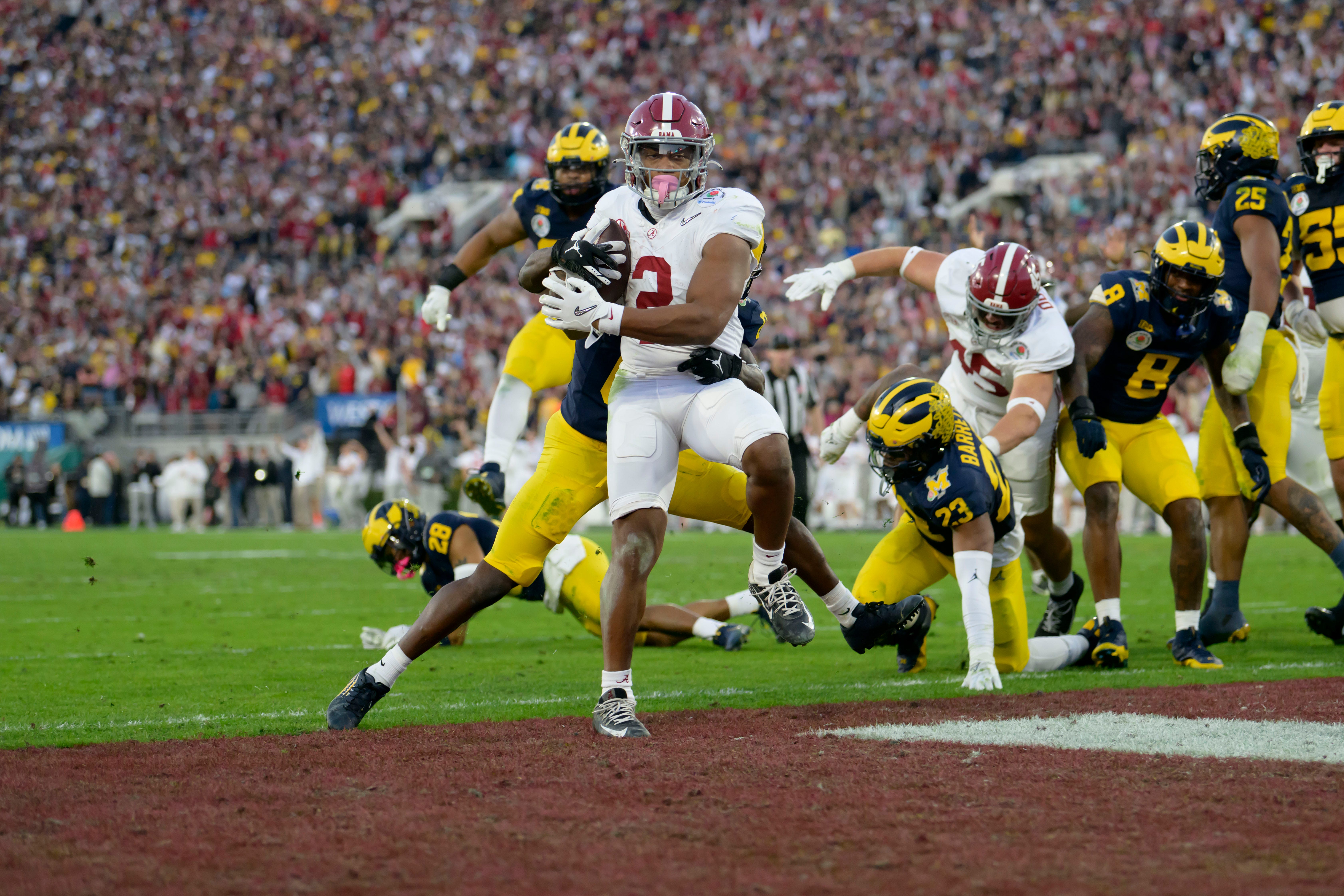 Alabama running back Jase McClellan runs for a touchdown during the fourth quarter of the Rose Bowl, in Pasadena, California, January 1, 2024.
