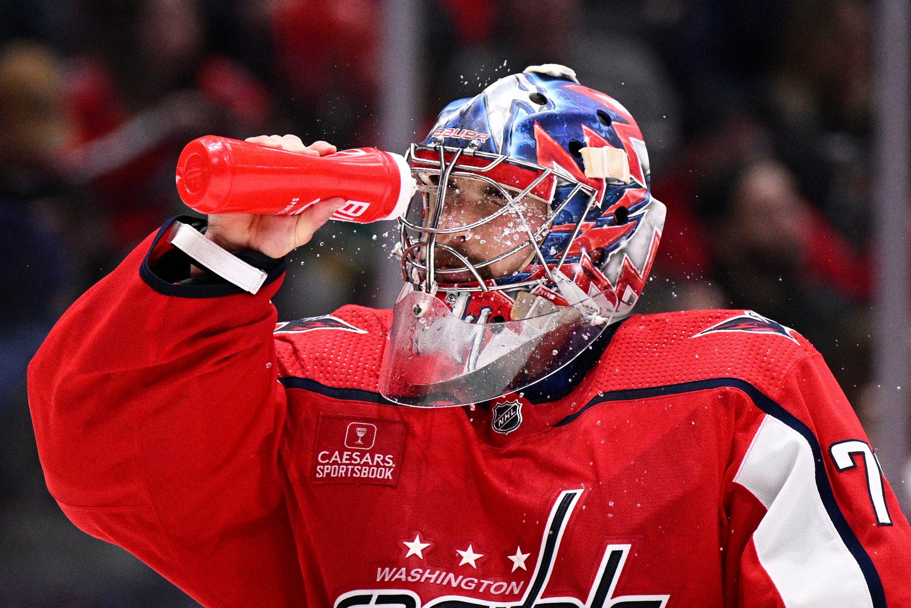 Washington Capitals goaltender Charlie Lindgren (79) sprays his face during break in the action in second period.