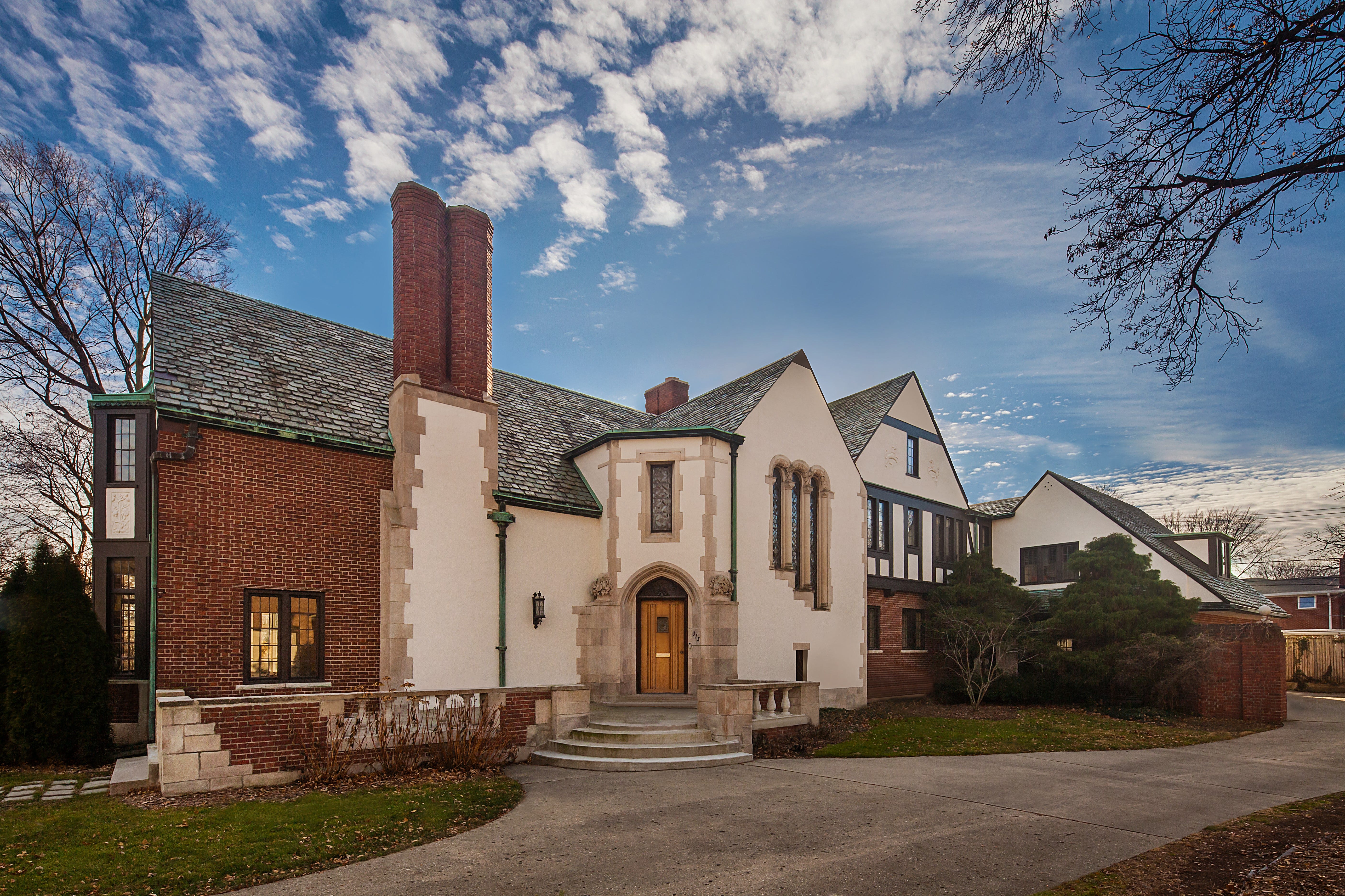 More than 20 local interior designers have spent weeks transforming an 8,500—square-foot Tudor at 315 Lakeland in Grosse Pointe into the Junior League of Detroit’s latest – and last – Designers’ Show House.
