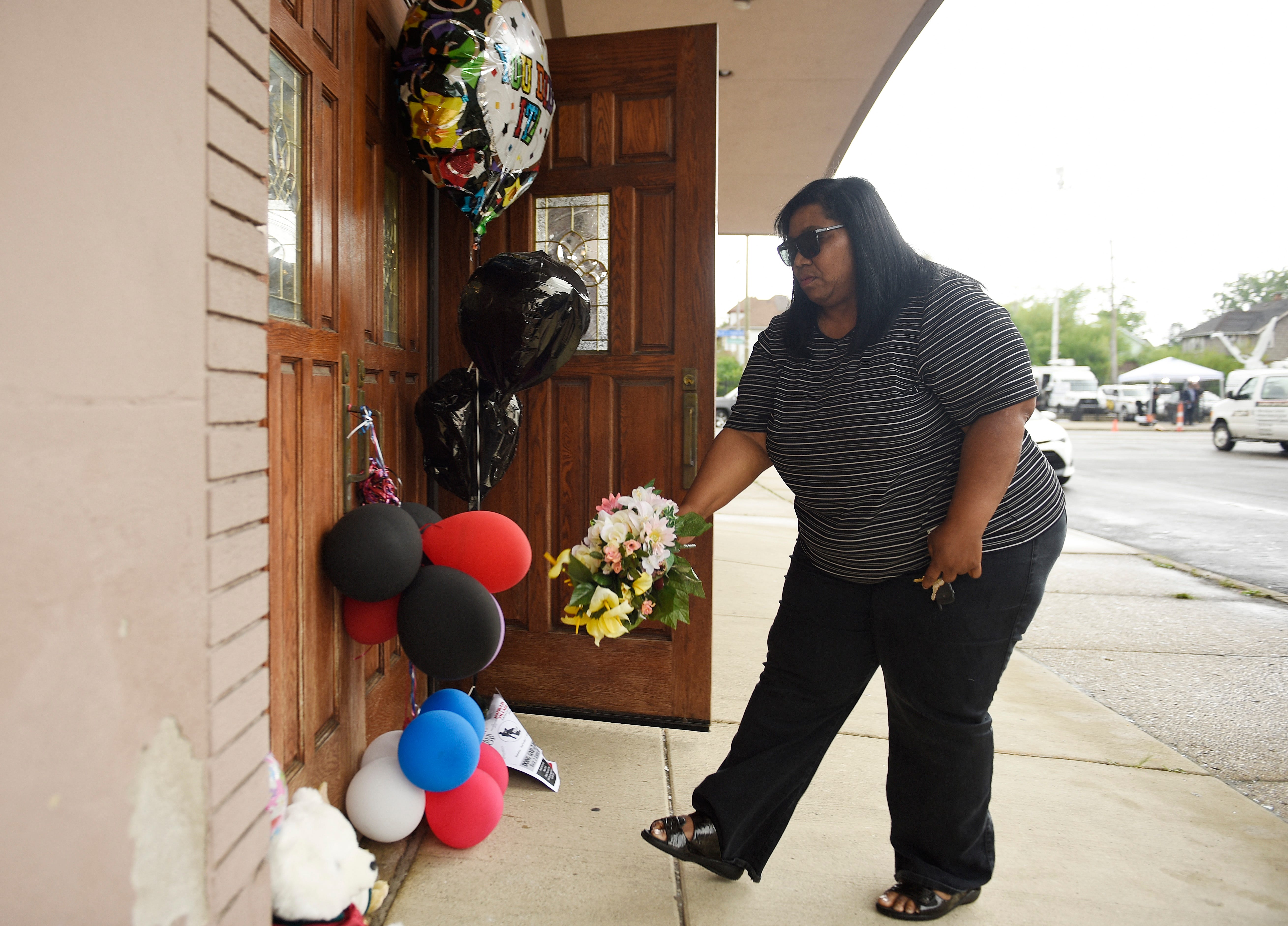 Carolyn Thompson of Detroit leaves a bouquet of flowers for Aretha Franklin at New Bethel Baptist Church in Detroit on Thursday, Aug. 16, 2018.