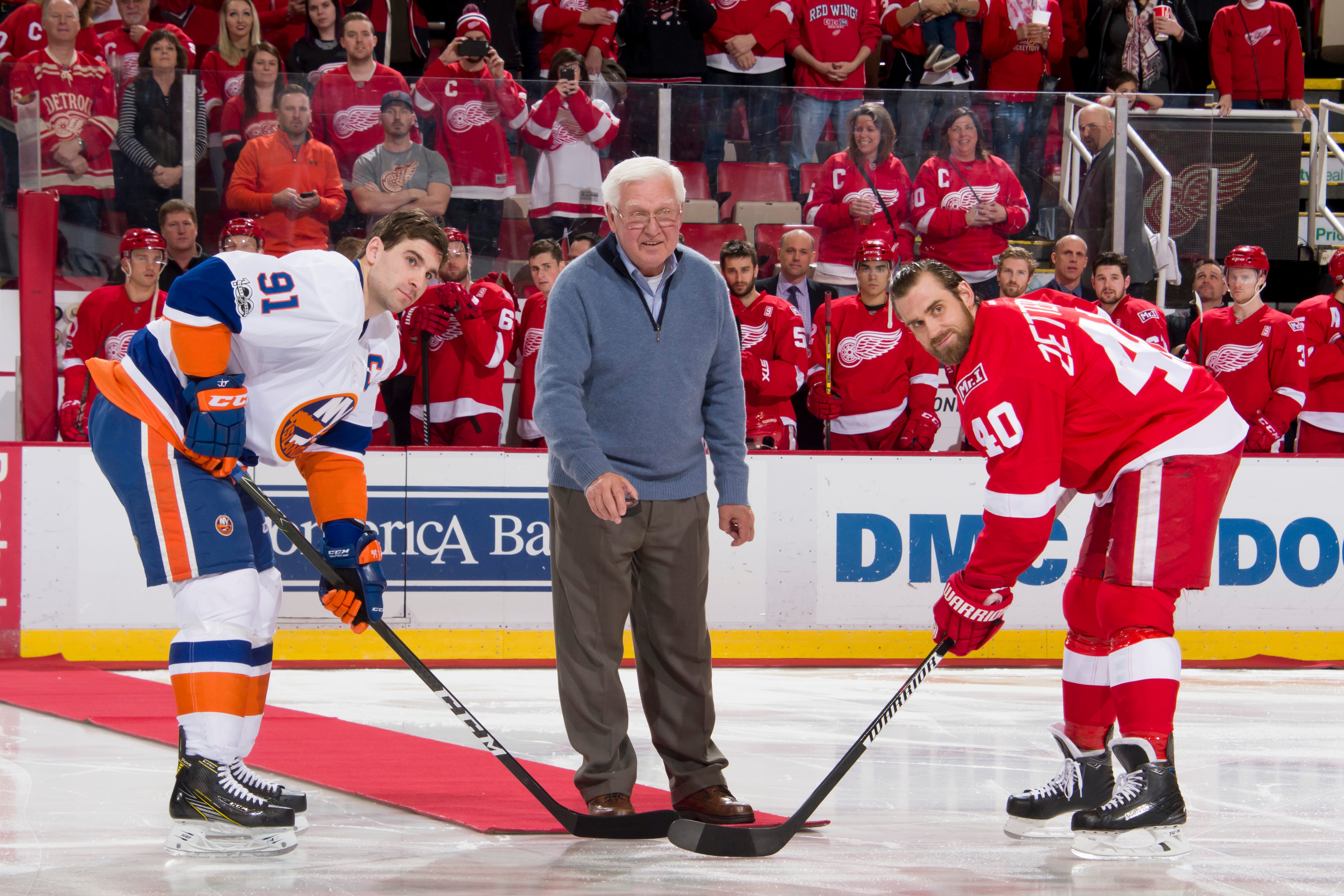 Red Wings Hall of Fame Alex Delvecchio participates in a ceremonial puck drop with New York center John Tavares and Detroit left wing Henrik Zetterberg before the start of the game Feb. 21, 2017.