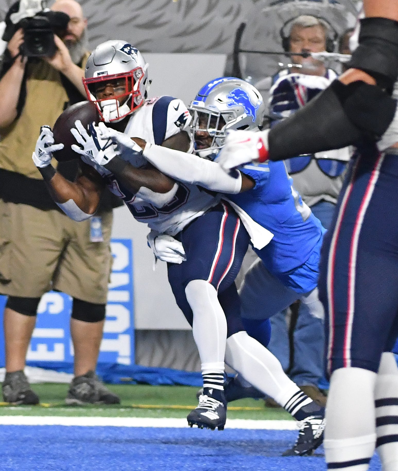 Patriots running back James White pulls in a touchdown reception past Lions ' Quandre Diggs in the third quarter.
