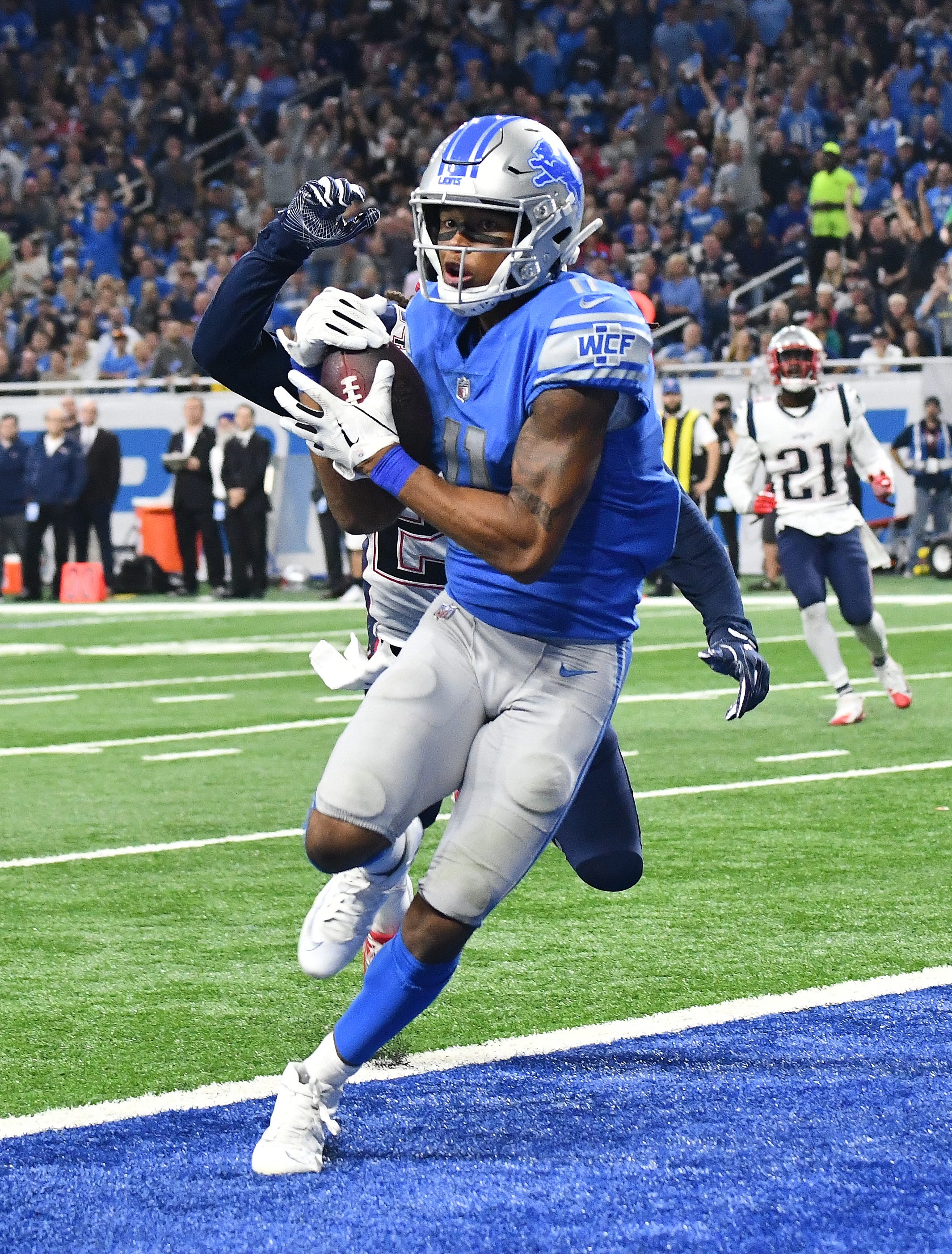 Lions wide receiver Marvin Jones Jr. readies for a touchdown reception in front of Patriots ' Stephon Gilmore in the third quarter.