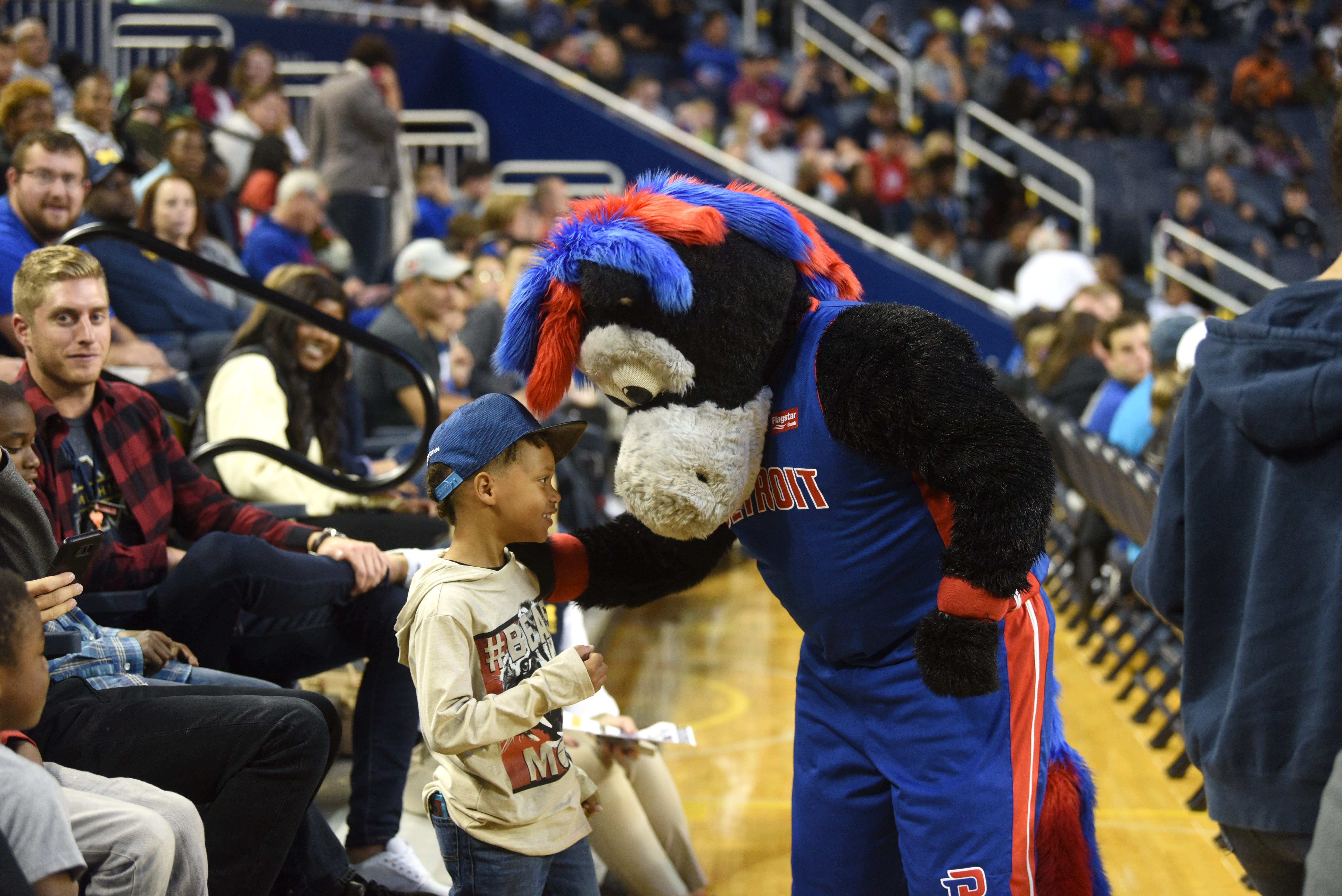 Detroit Pistons mascot Hooper has fun with a young fan.