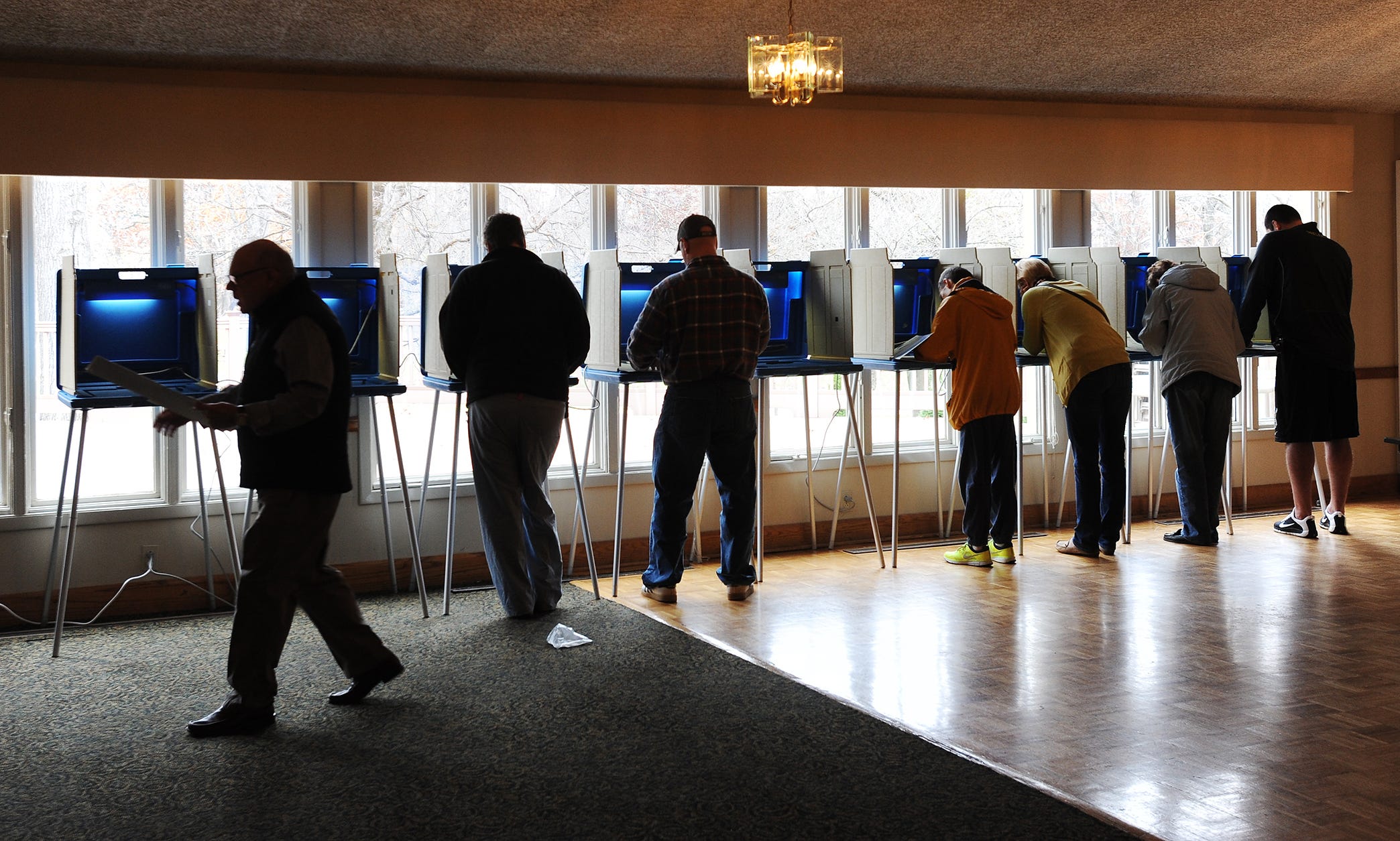 Voters line up to cast their ballots at the Rochester Community House on November 4, 2014.