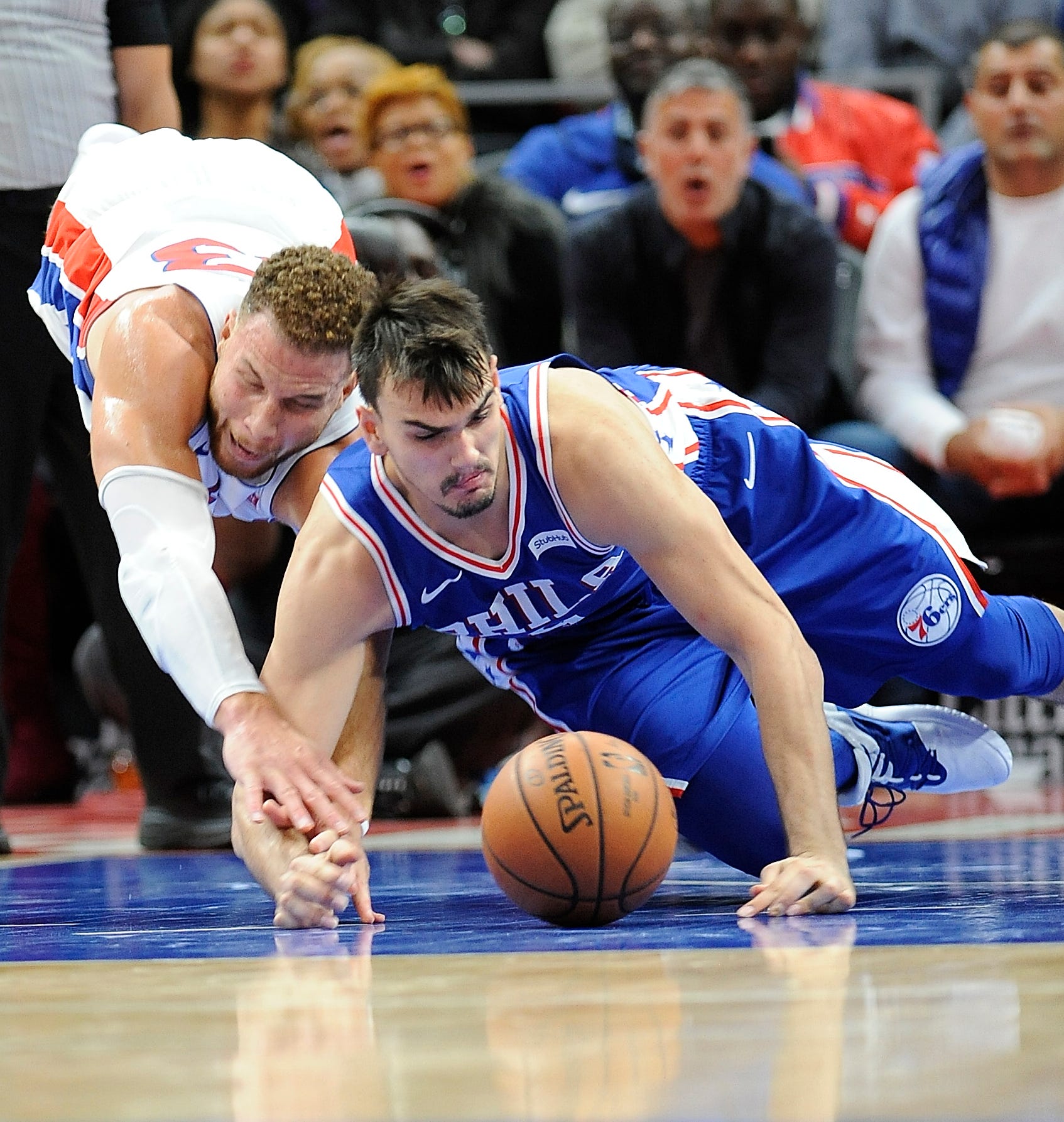 Pistons' Blake Griffin and 76ers' Dario Saric fight for loose ball in the fourth quarter.