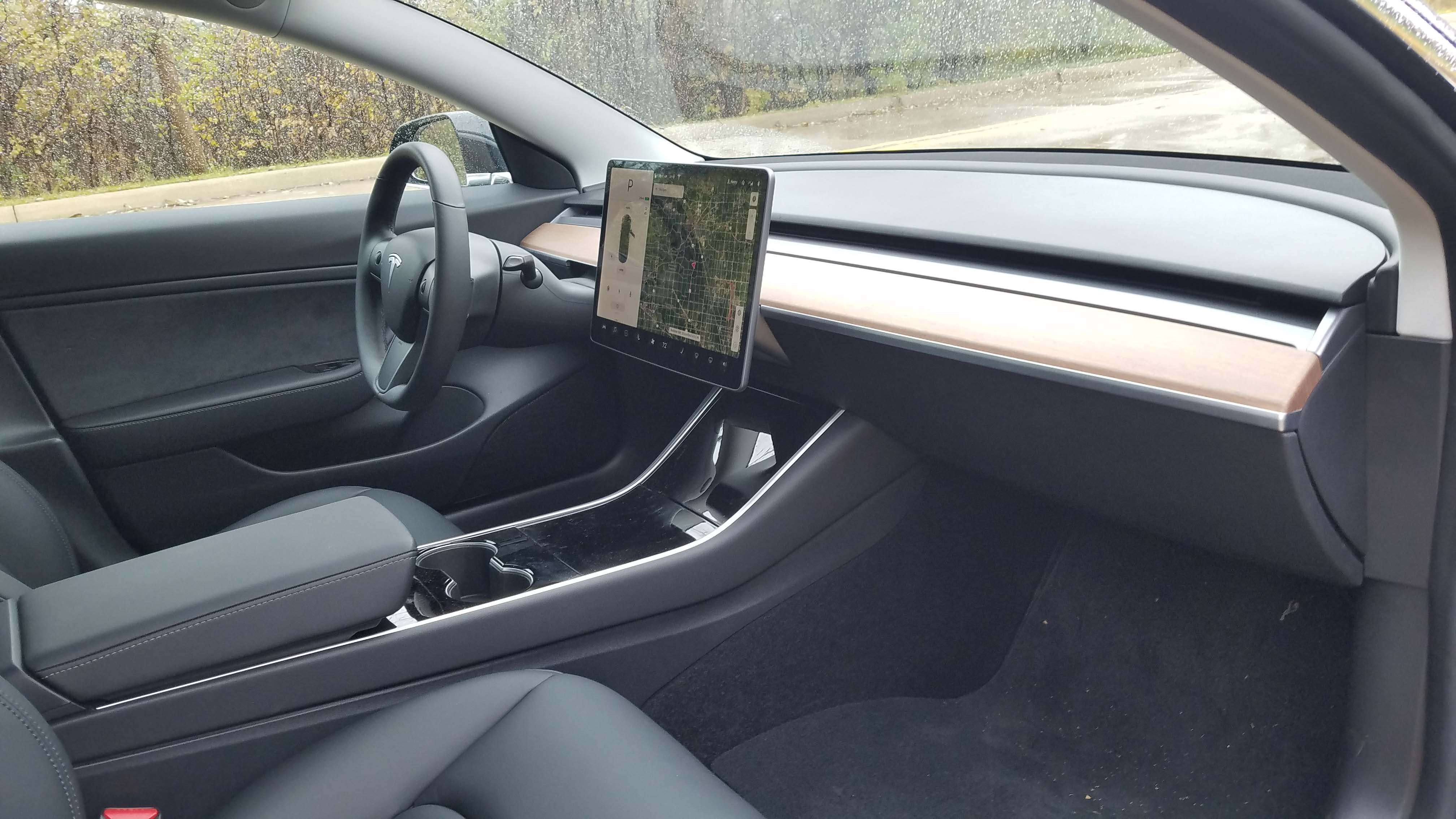 The minimalist interior of the Tesla Model 3 is similar to Apple products.