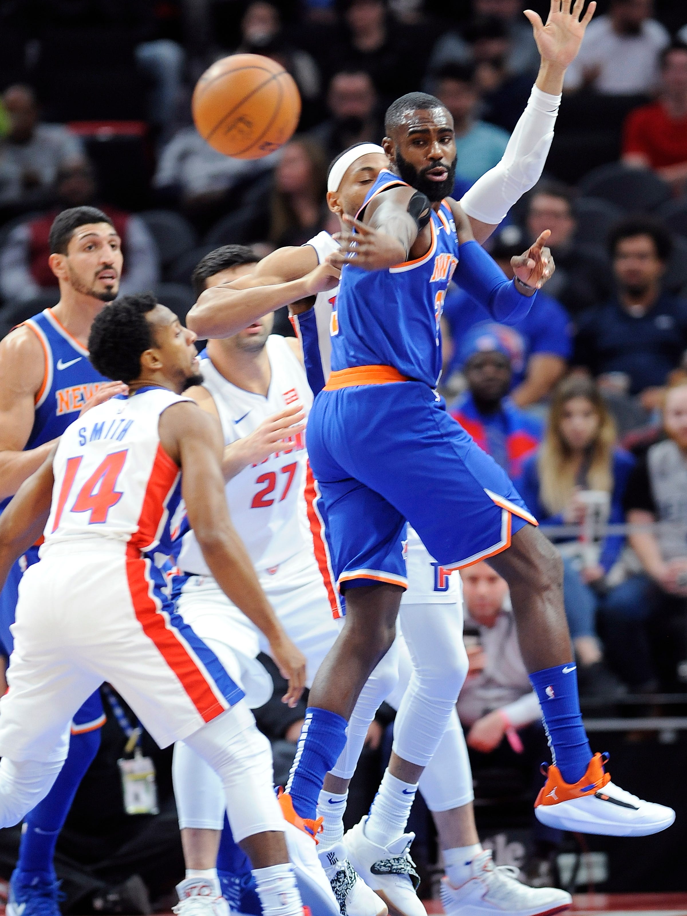 Knicks' Tim Hardaway Jr. makes a pass in front of Pistons' Bruce Brown in the first quarter.