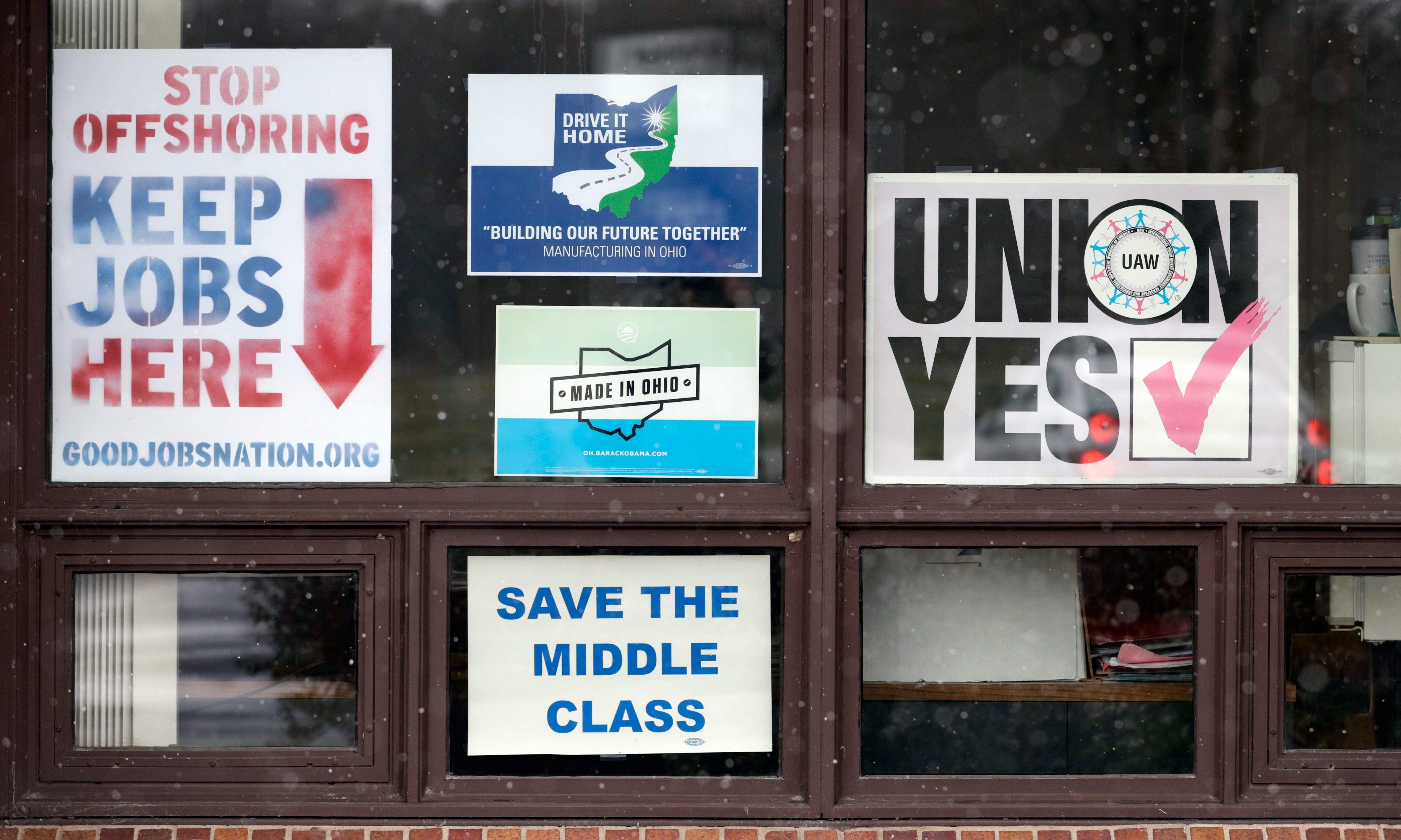 Signs hang from windows at the UAW Local 1112 union hall in Lordstown, Ohio on Nov. 27, 2018.