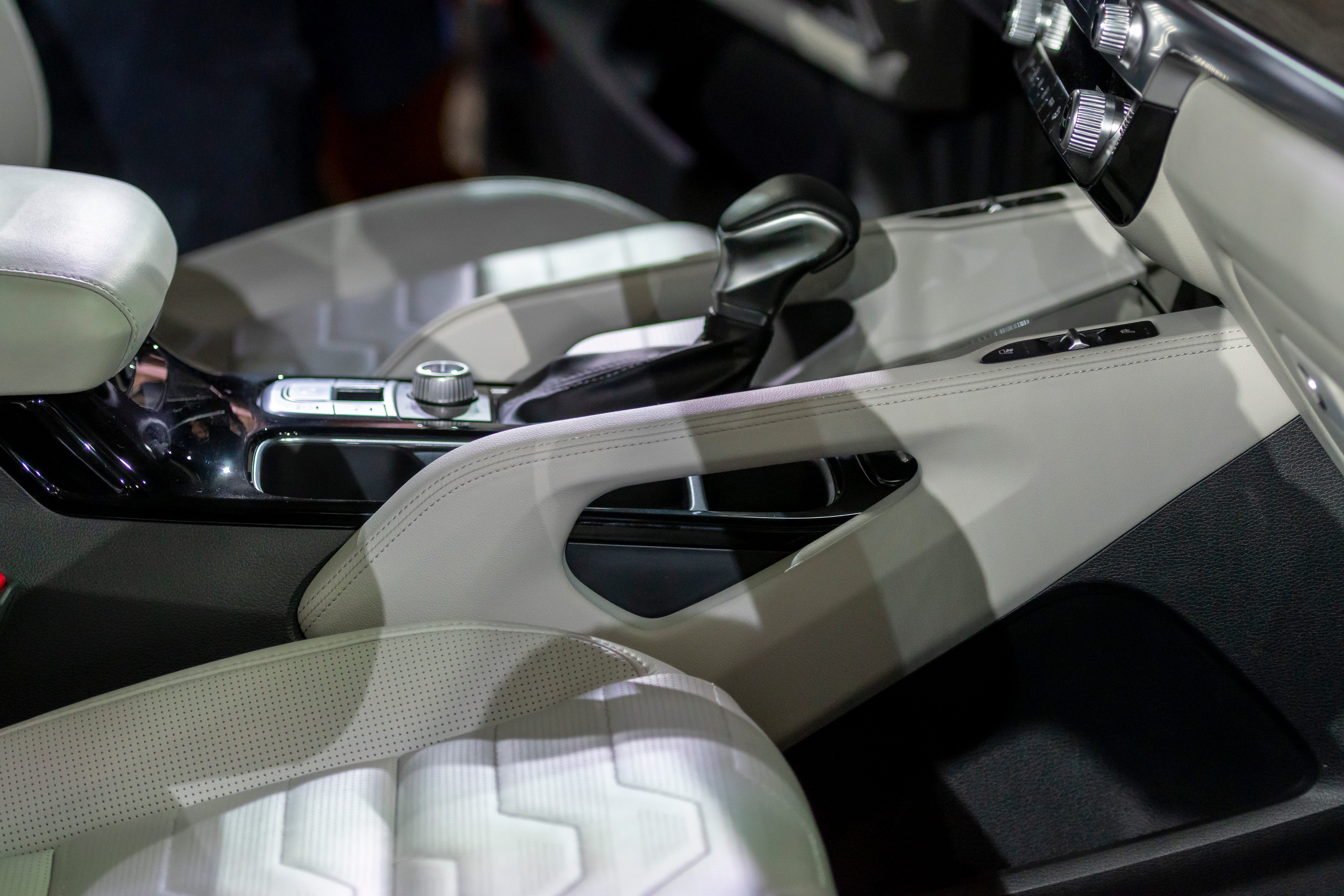Large handle grips are part of the interior of the 2020 Kia Telluride.