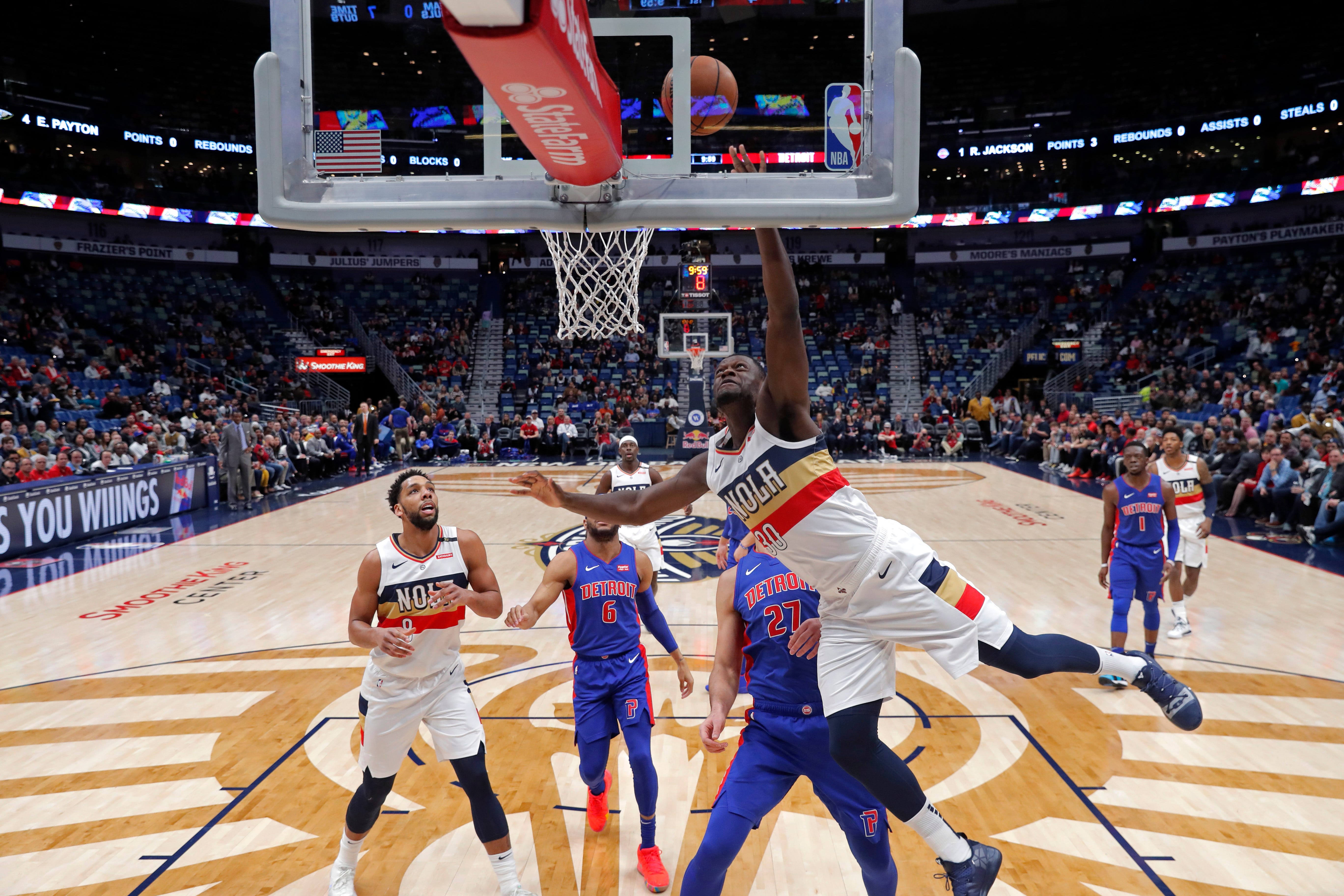 New Orleans Pelicans center Julius Randle (30) goes to the basket in the first half.