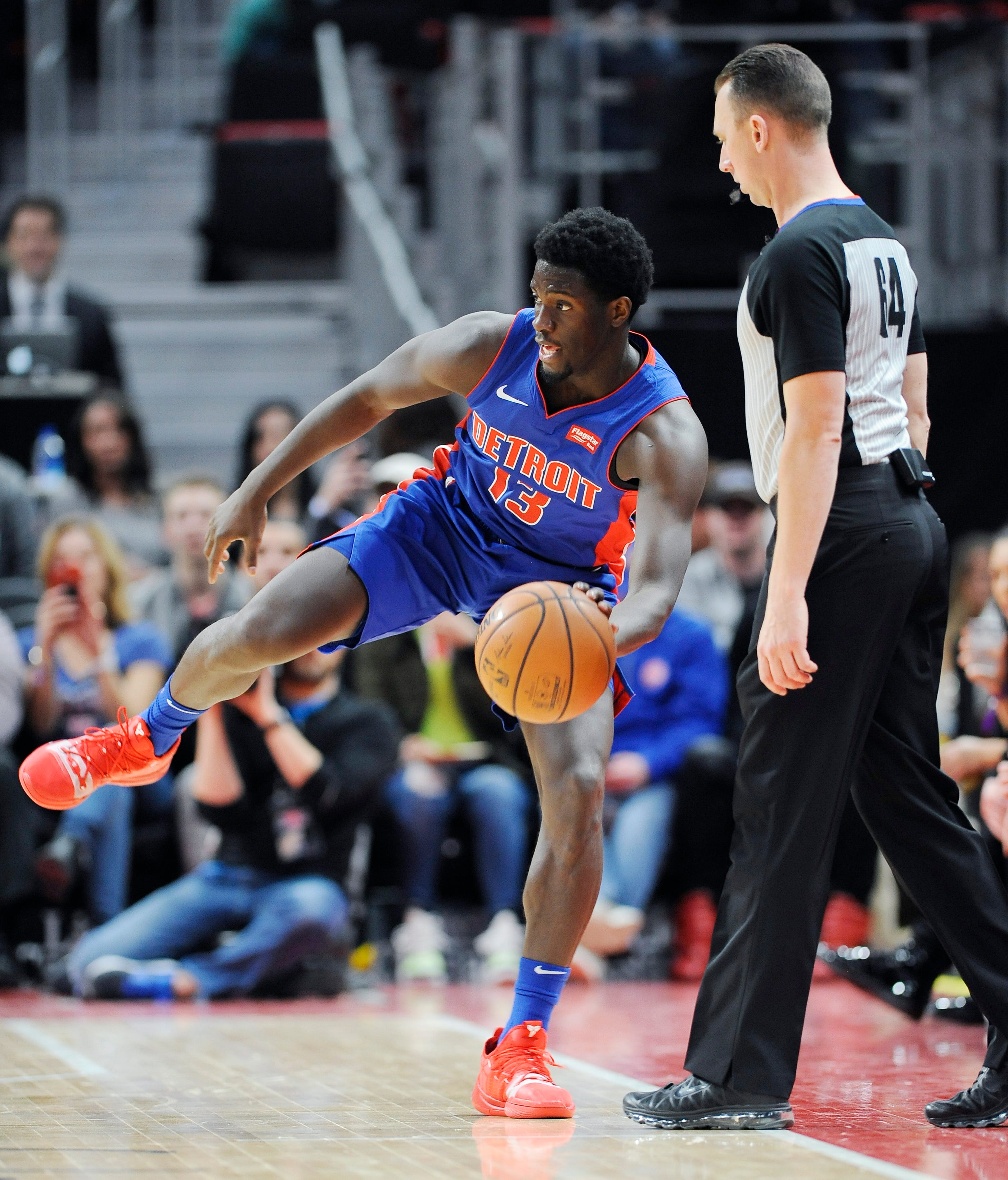 Pistons' Khyri Thomas saves a loose ball from going out of bounds in the second quarter.