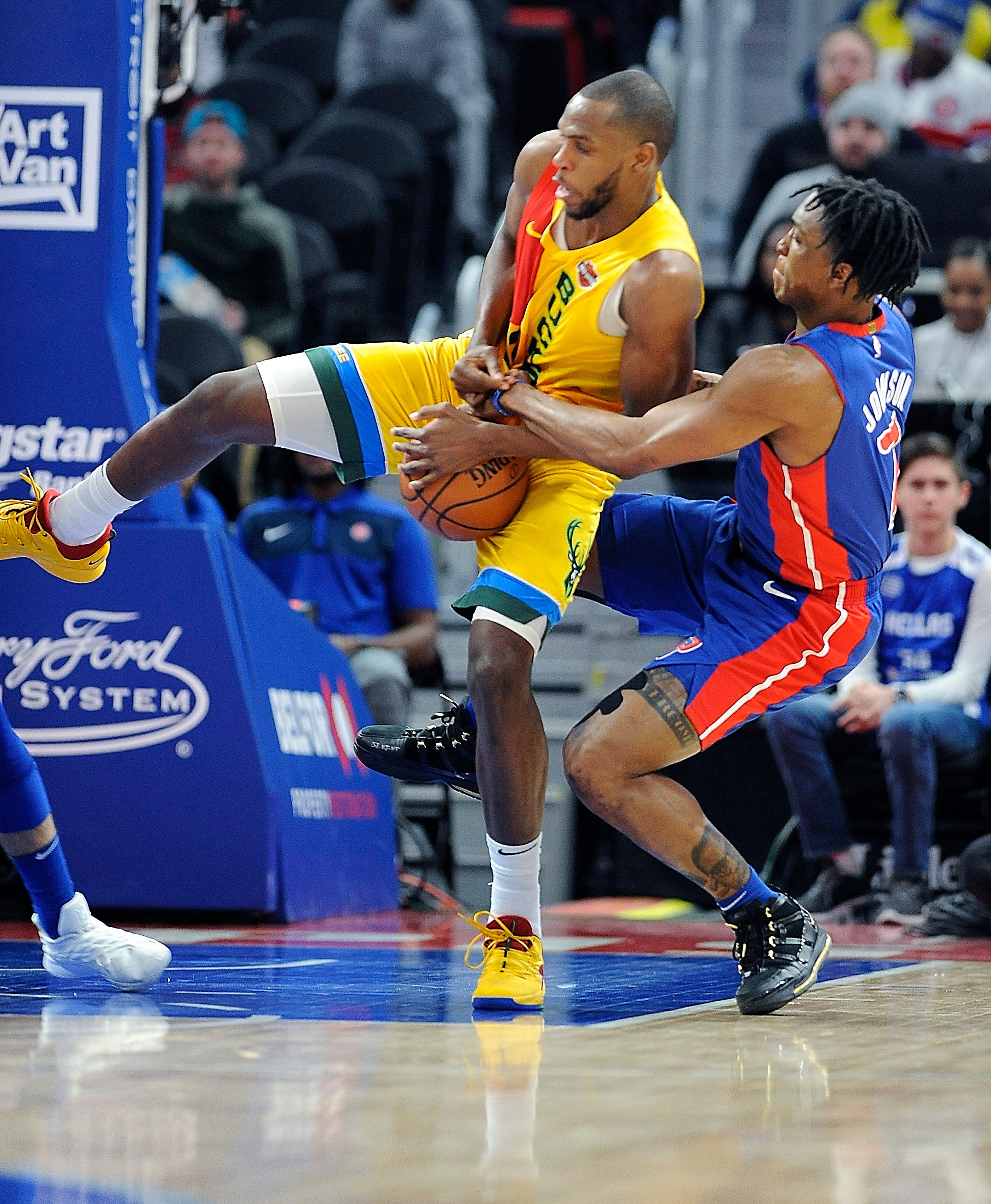 Pistons' Stanley Johnson tie-up Bucks' Khris Middleton in the fourth quarter.
