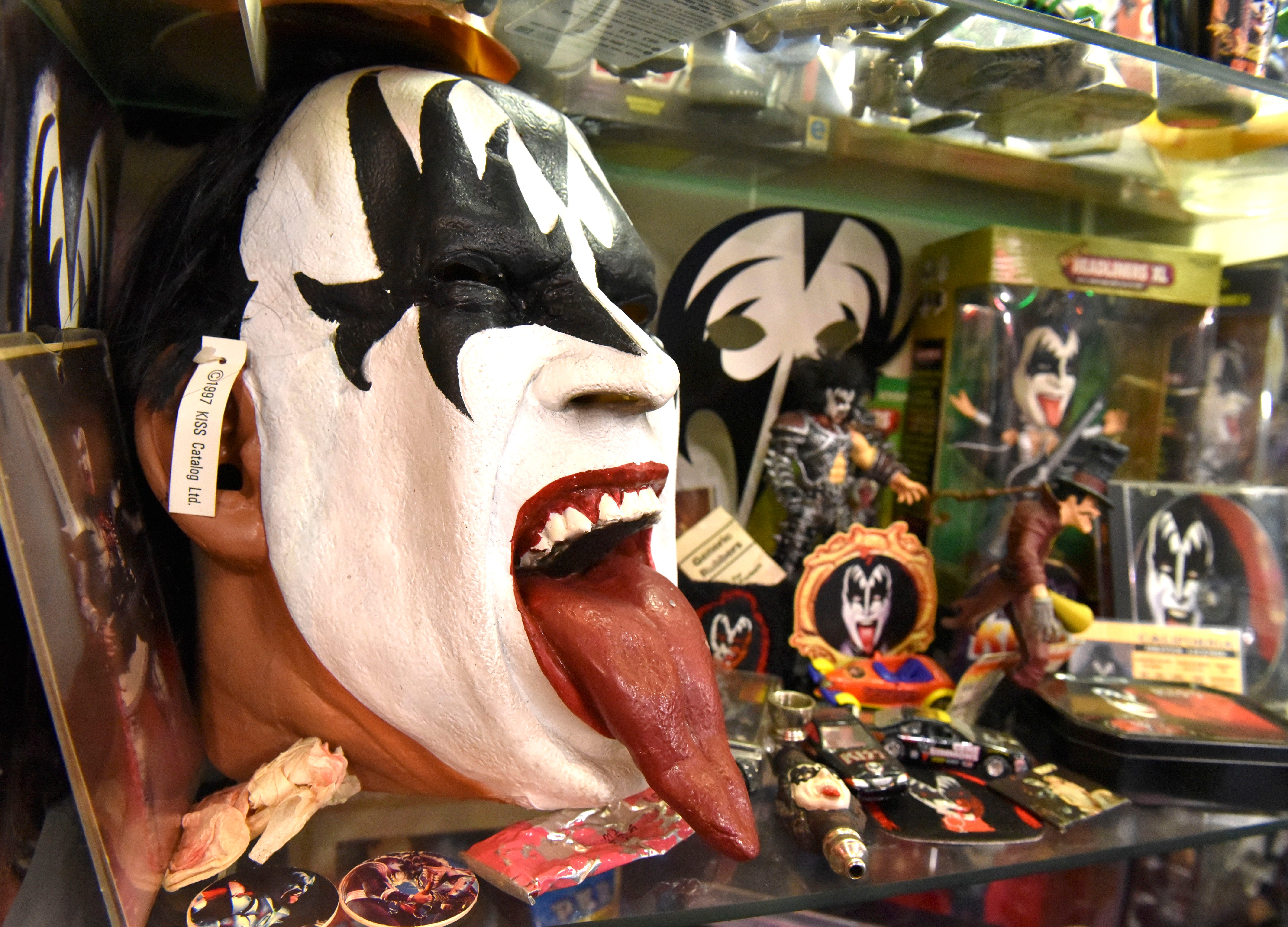 This is a Gene Simmons mask.