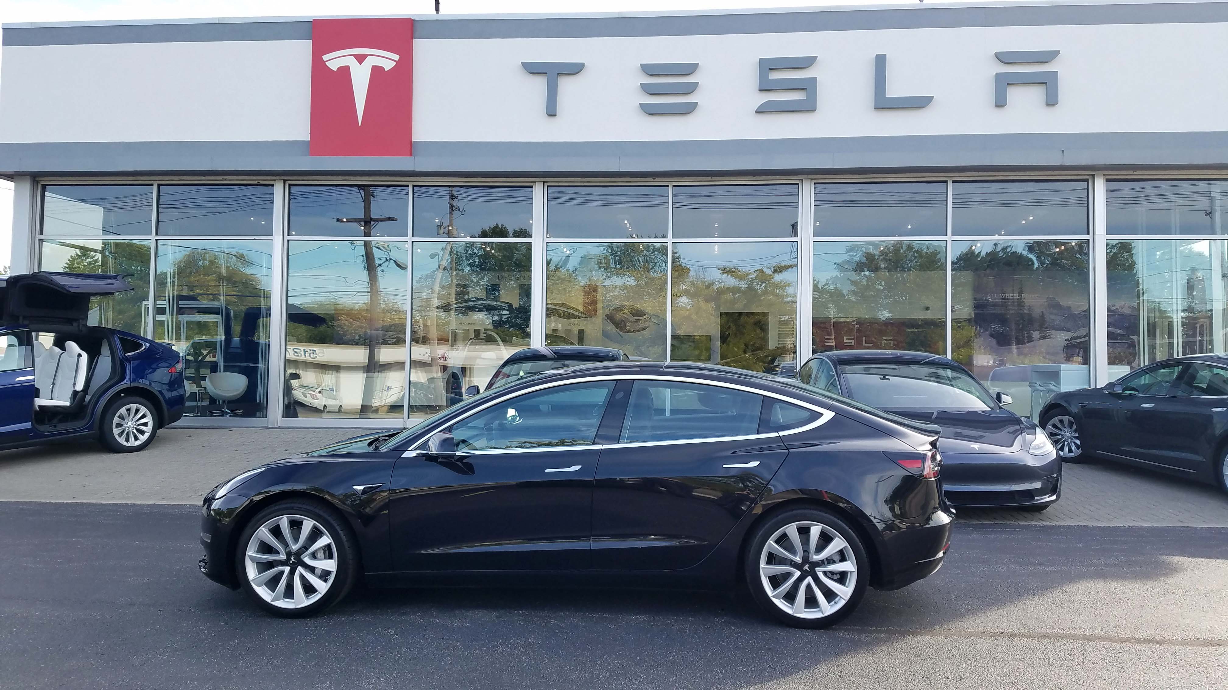 The Tesla Cleveland-Lyndhurst dealership in Ohio. Unlike Michigan, Ohio allows a limited number of manufacture-owned dealers.