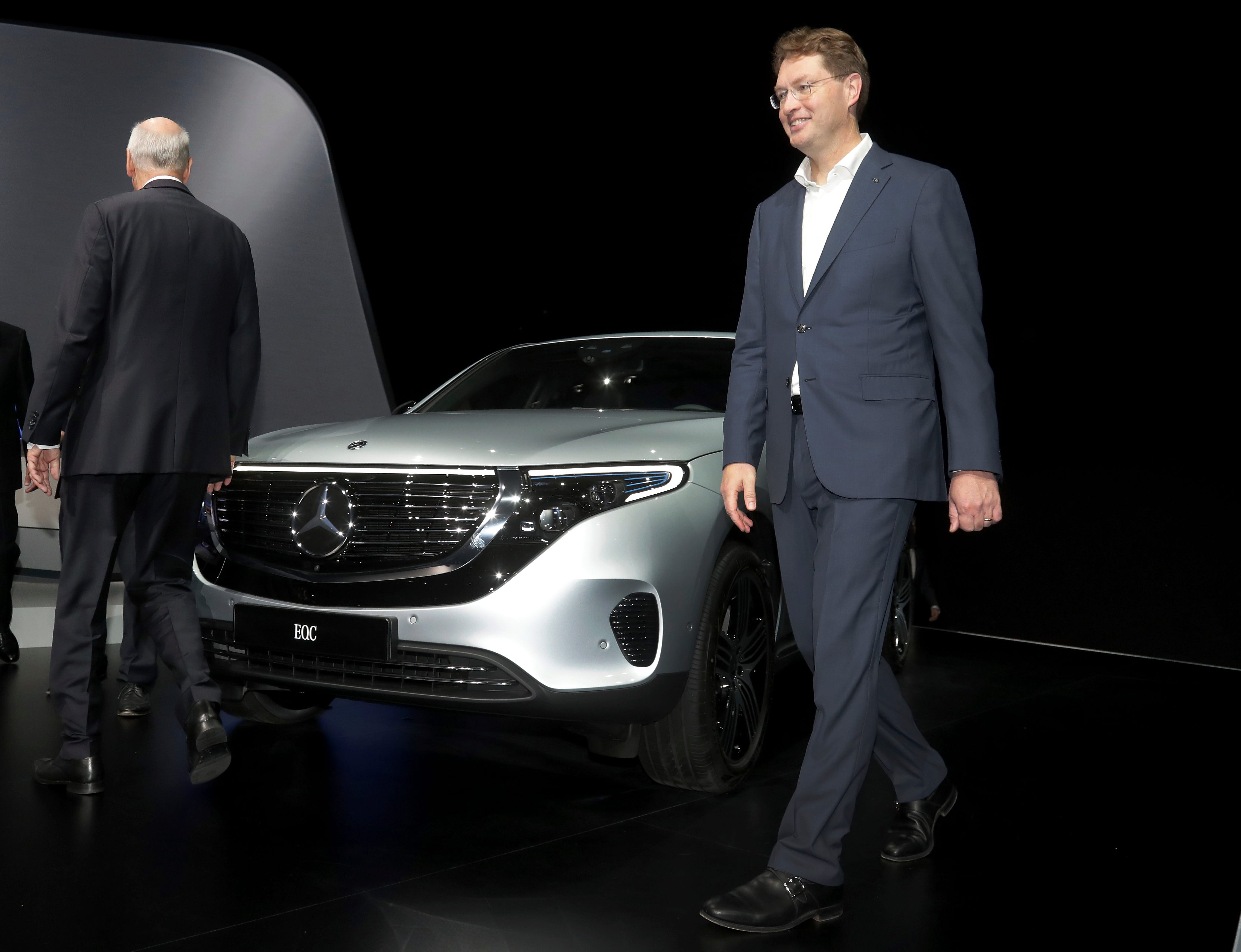 Daimler CEO Dieter Zetsche, left, and incoming Daimler CEO Ola Kaellenius, right, walk past a Mercedes car prior to the annual shareholder meeting of the car manufacturer Daimler in Berlin, Germany, Wednesday, May 22, 2019.