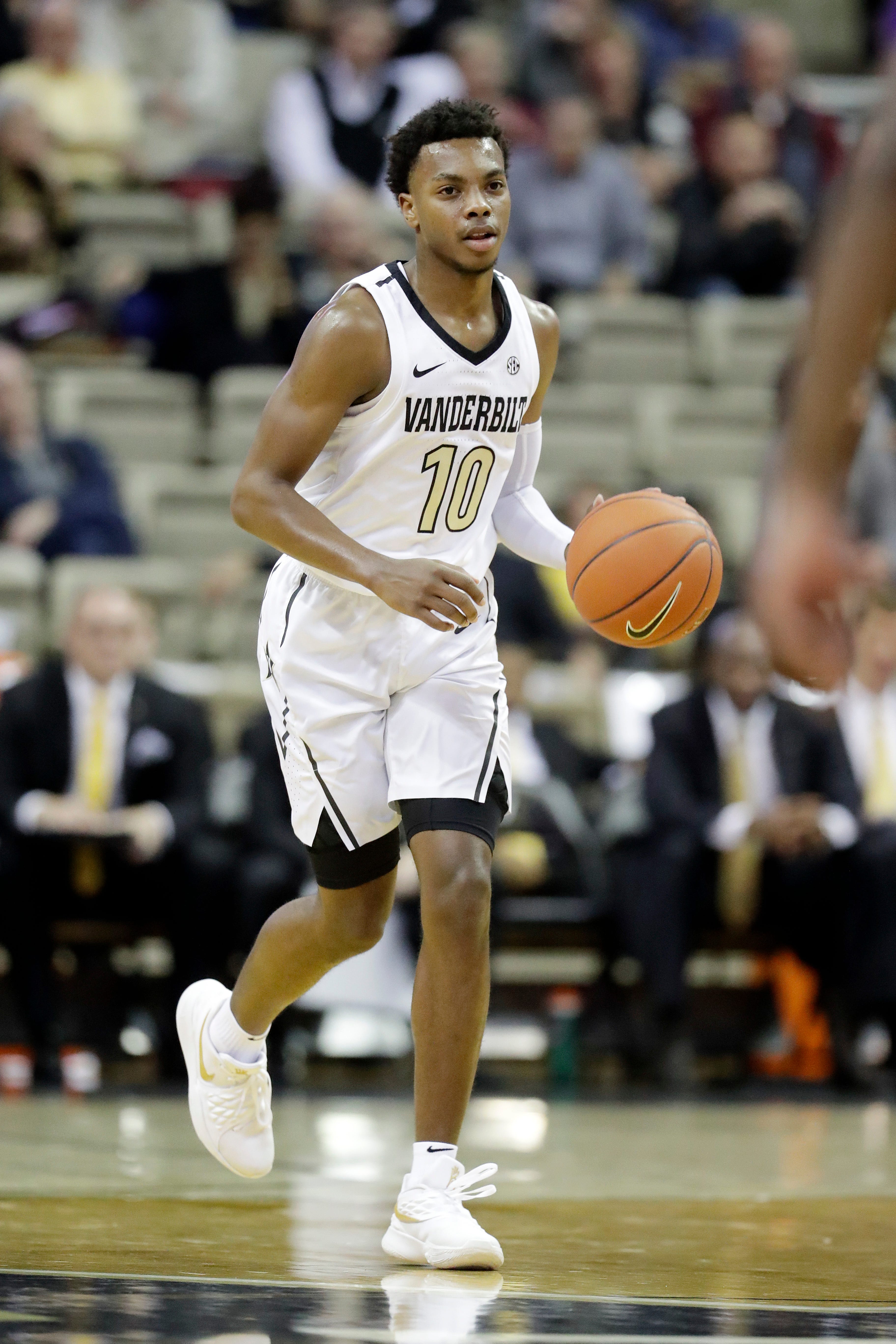 4. Los Angeles Lakers: Darius Garland, PG, Vanderbilt. Here’s where things could get interesting. The Lakers have some options and although they could look at De’Andre Hunter, the momentum is shifting to them taking a guard to pair with Lonzo Ball, which leads to Garland, a gifted ball-handler and playmaker.