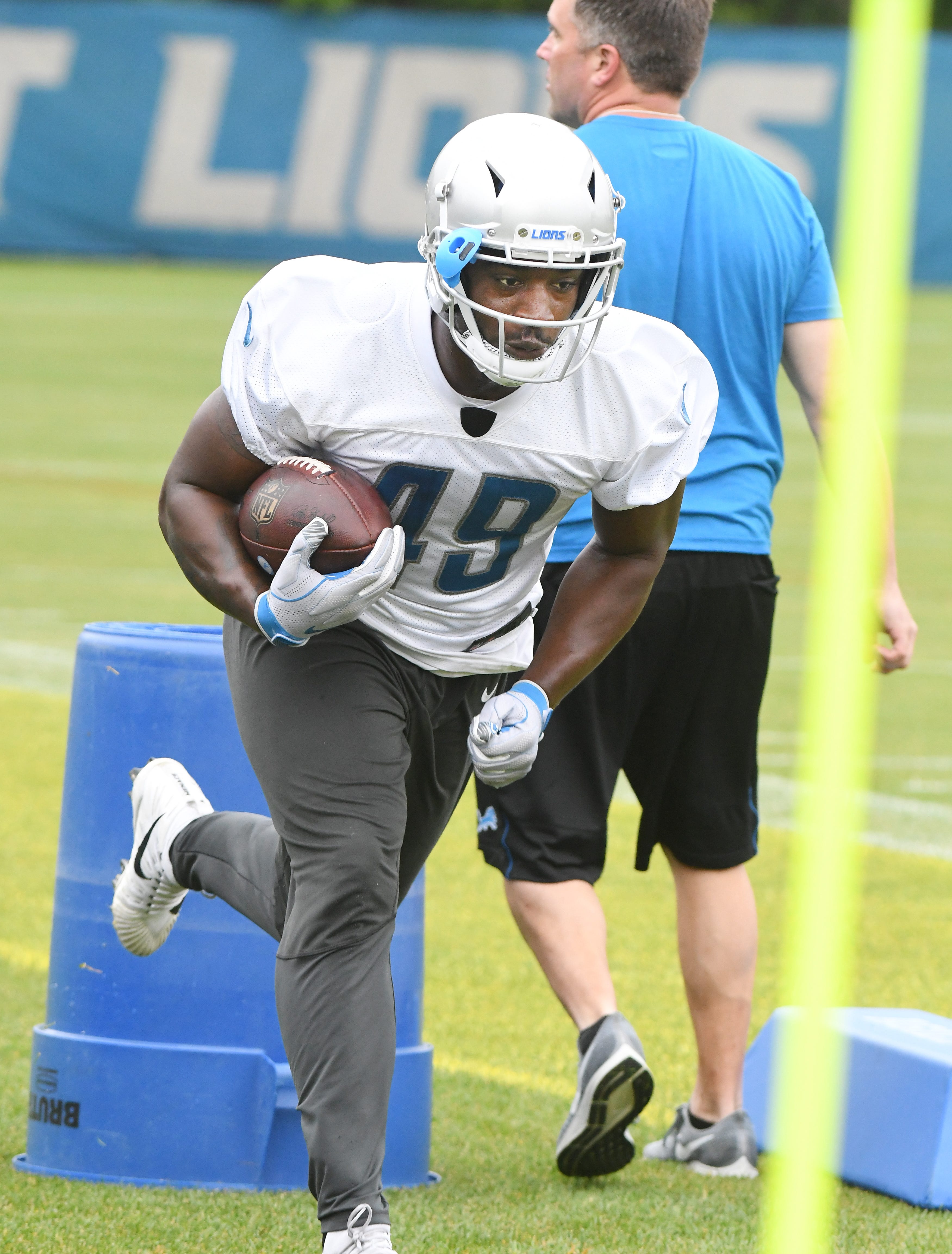 Lions running back Mark Thompson works around the obstacles during drills.