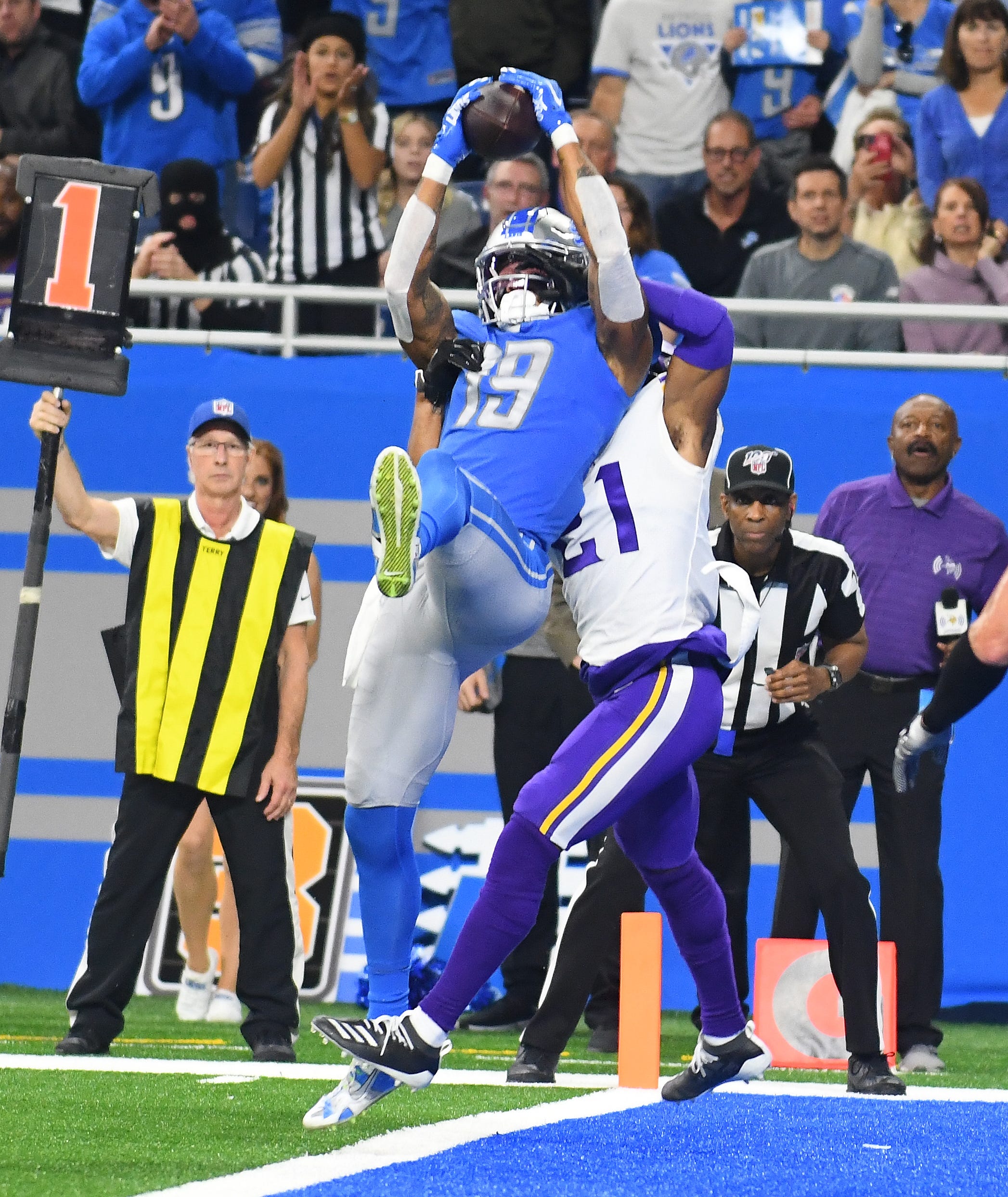 Lions ' Kenny Golladay can ' t get over the line with Vikings ' Mike Hughes defending on a two-point conversion late in the fourth quarter.