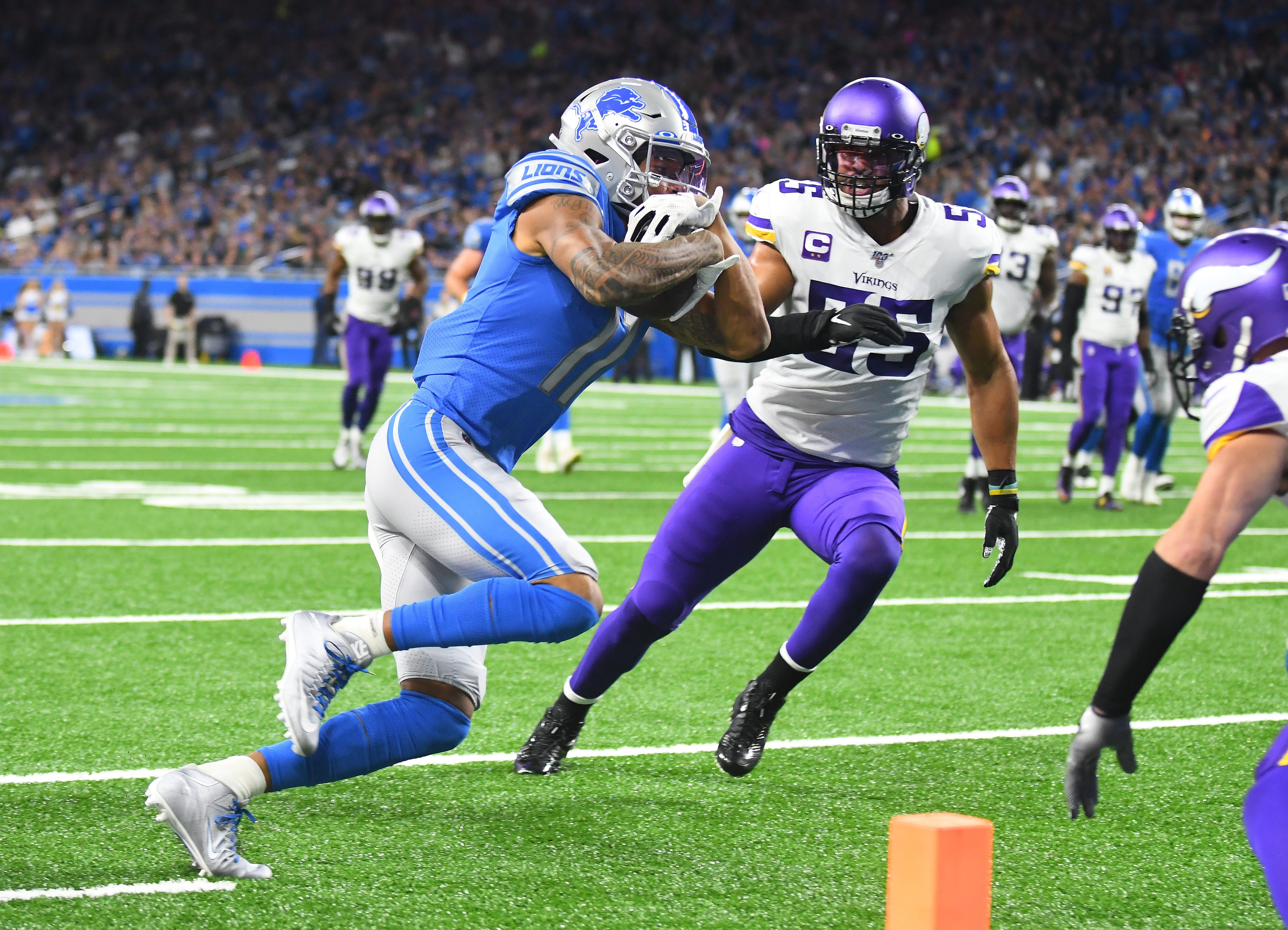 Lions ' Marvin Jones runs into the end zone after a reception for a touchdown past Vikings ' Anthony Barr in the first quarter.