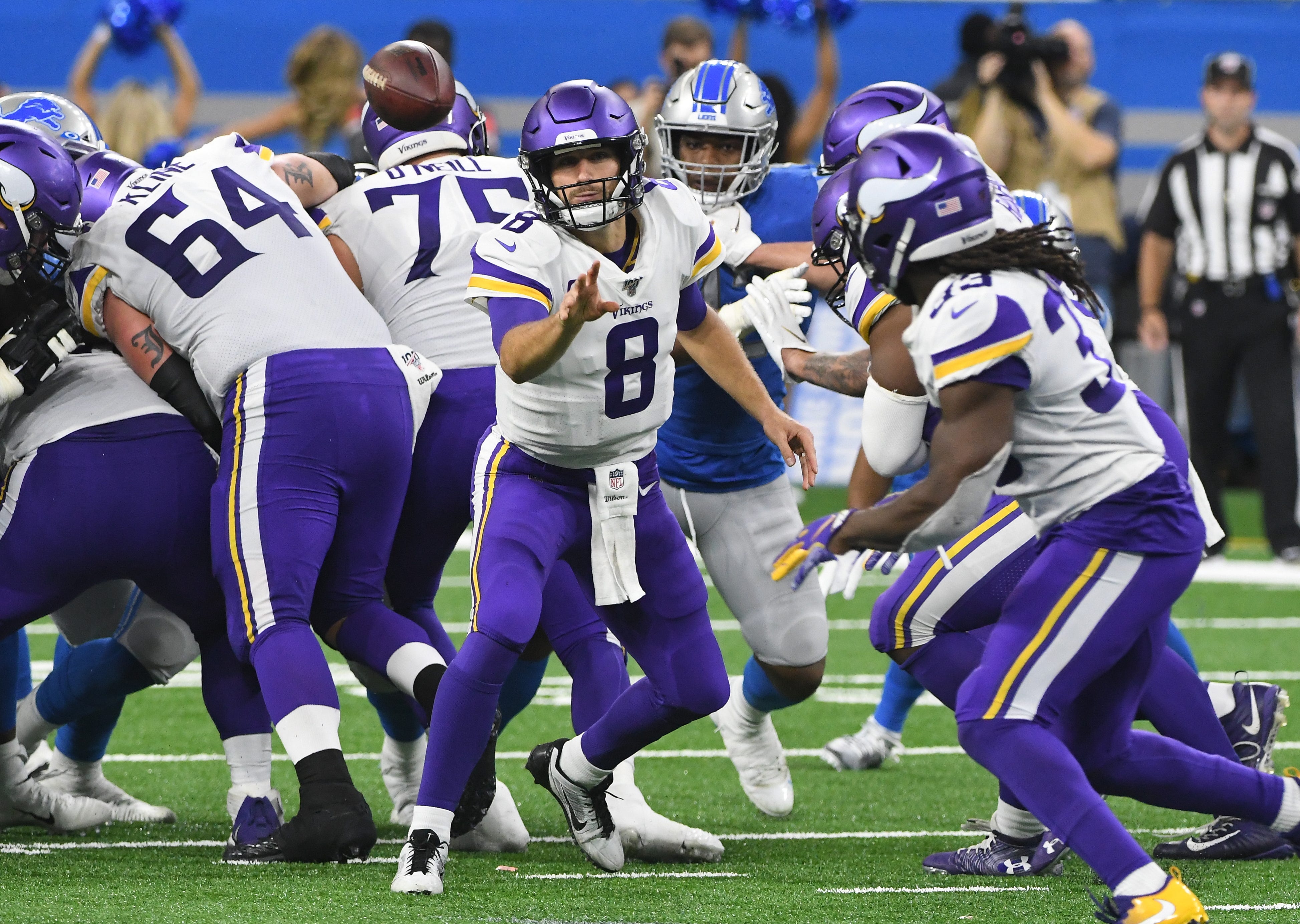 Vikings quarterback Kirk Cousins pitches the ball to running back Dalvin Cook in the fourth quarter.