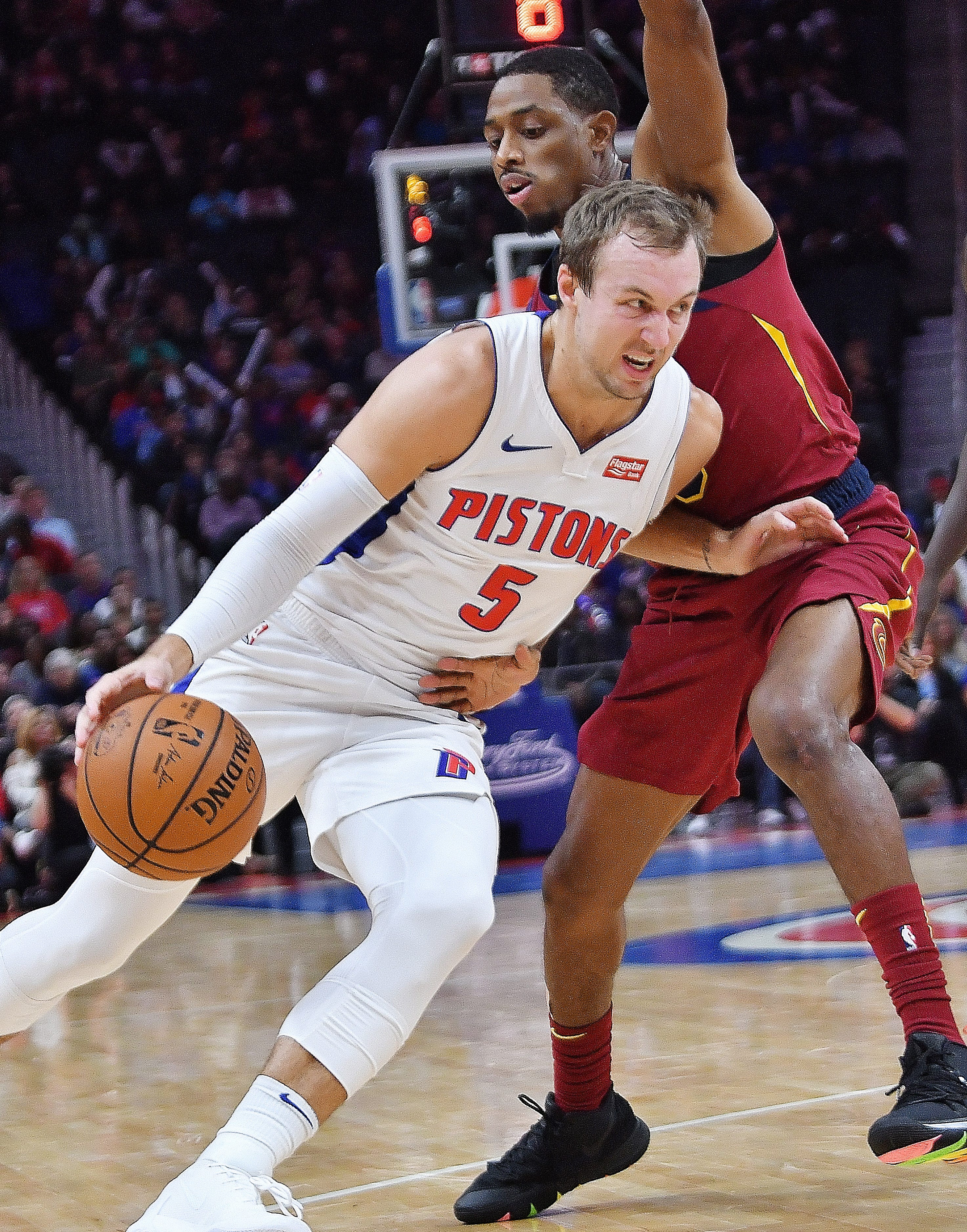 Luke Kennard: Age: 23. Ht: 6-5. Wt: 206. 2018-19 stats: 9.7 pts, 2.9 rebs, 39% 3FG. Outlook: In his third season, Kennard is poised for a breakout and will have a solid complementary cast in the second unit. He has the green light to shoot, but he ’ ll also help by facilitating and being selective in which ones he takes.