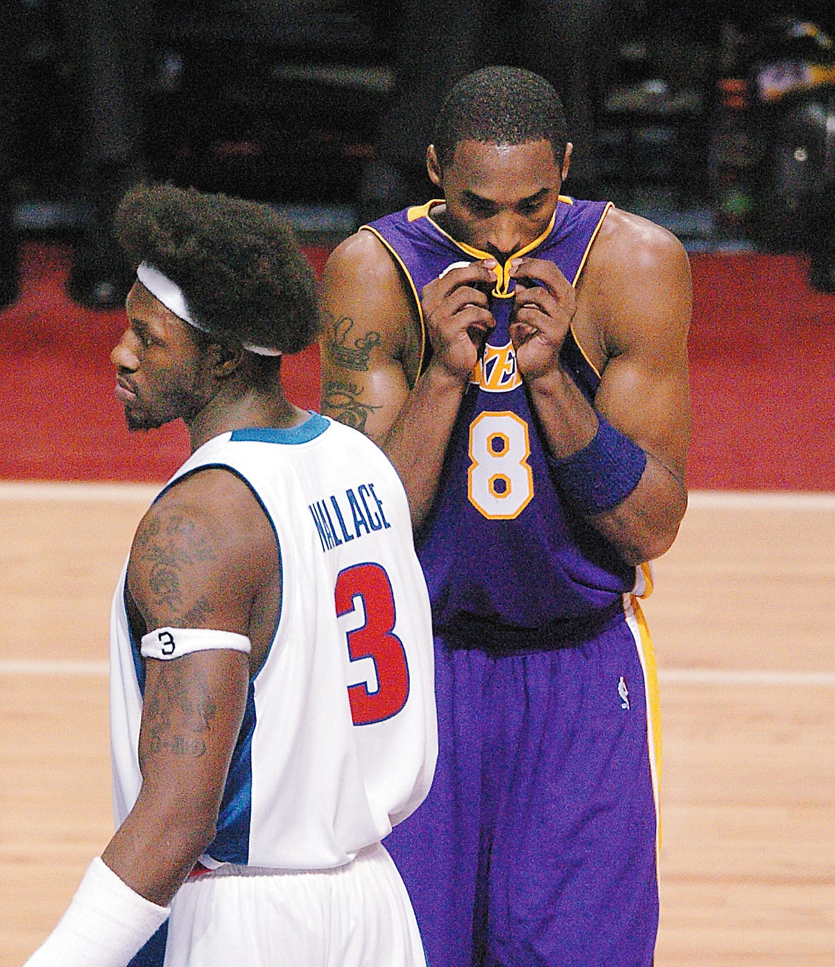 Ben Wallance and Kobe Bryant near the end of Game 4 of the 2004 NBA Finals.