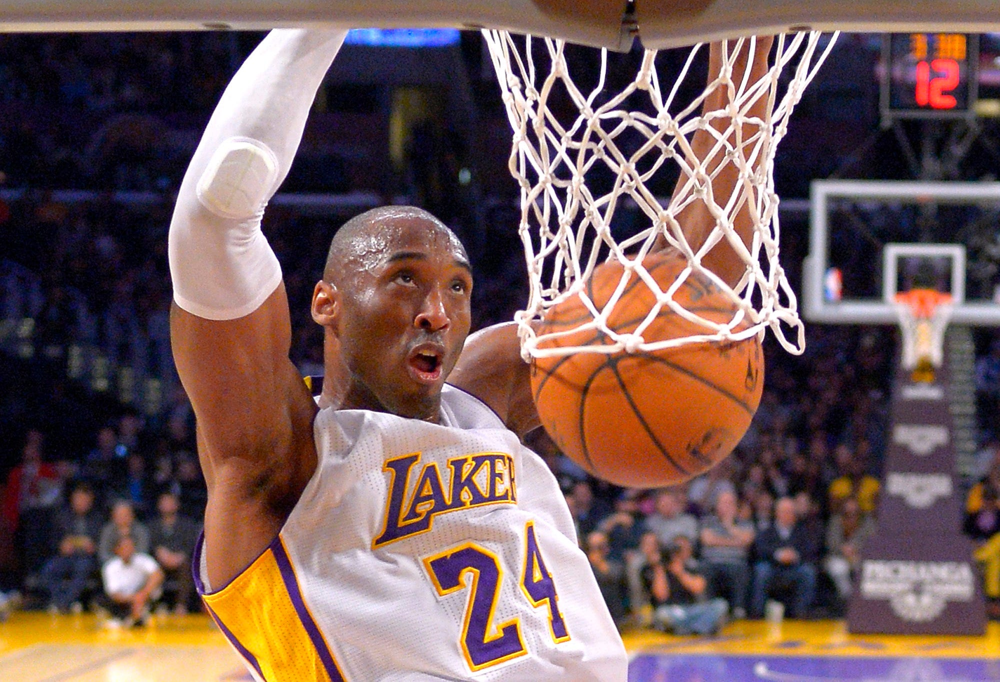 Kobe Bryant dunks a ball in a January 2015 game.
