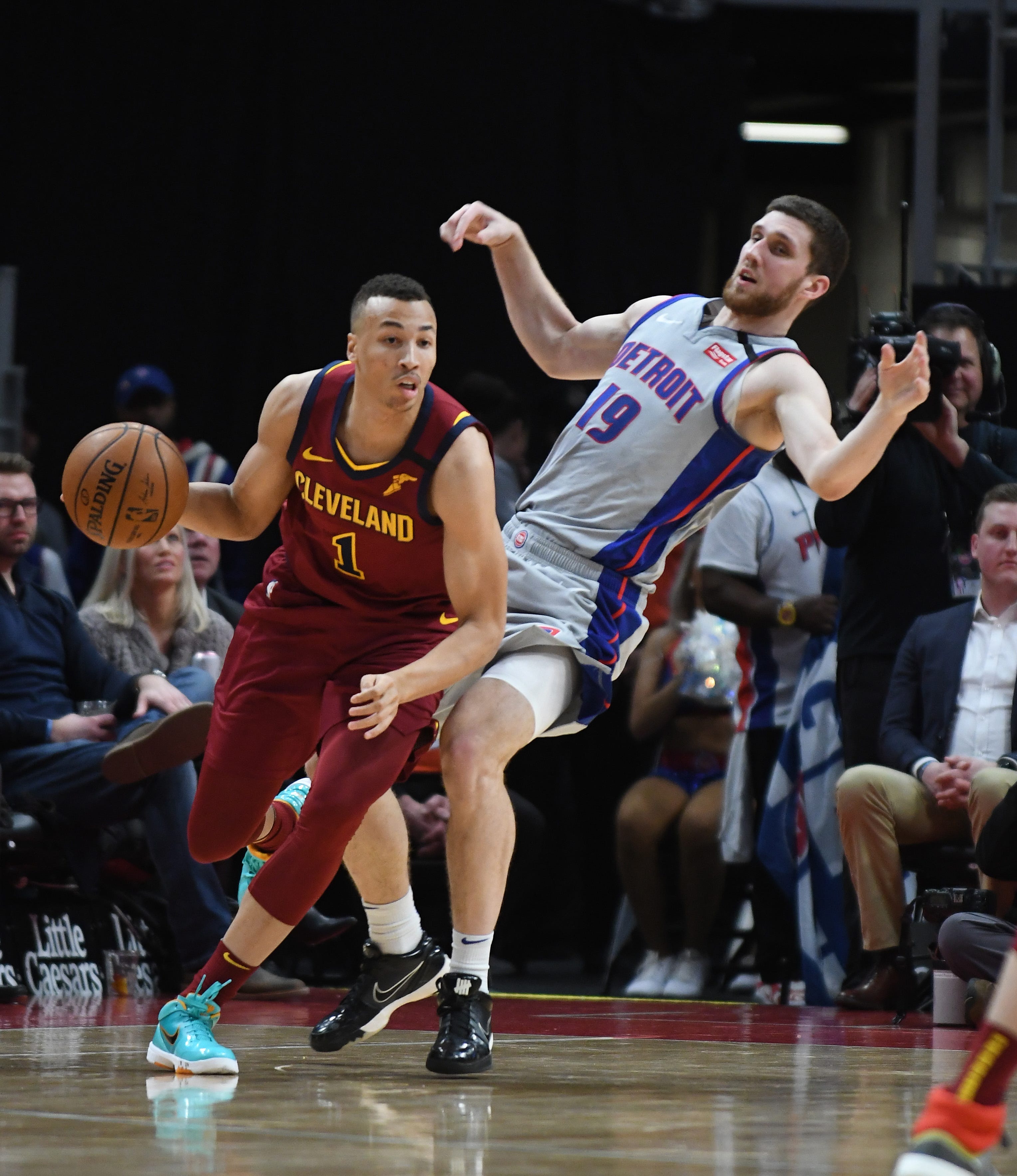 Cavaliers' Dante Exum works around Pistons' Svi Mykhailiuk, looking for a penalty, in the second quarter.