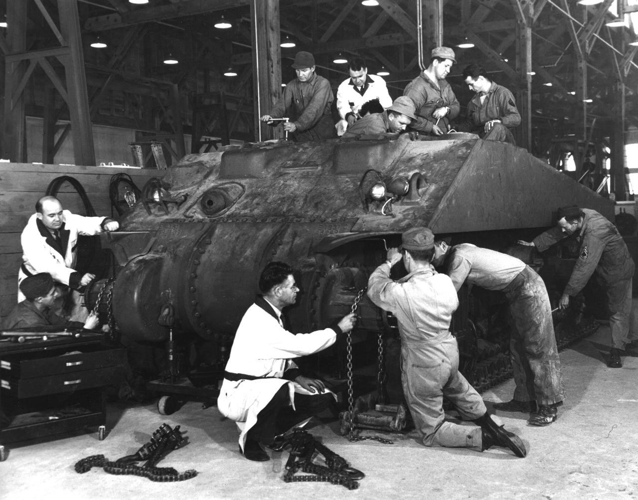 Students work on tanks at the Chrysler Tank Arsenal in Warren, January 1943.