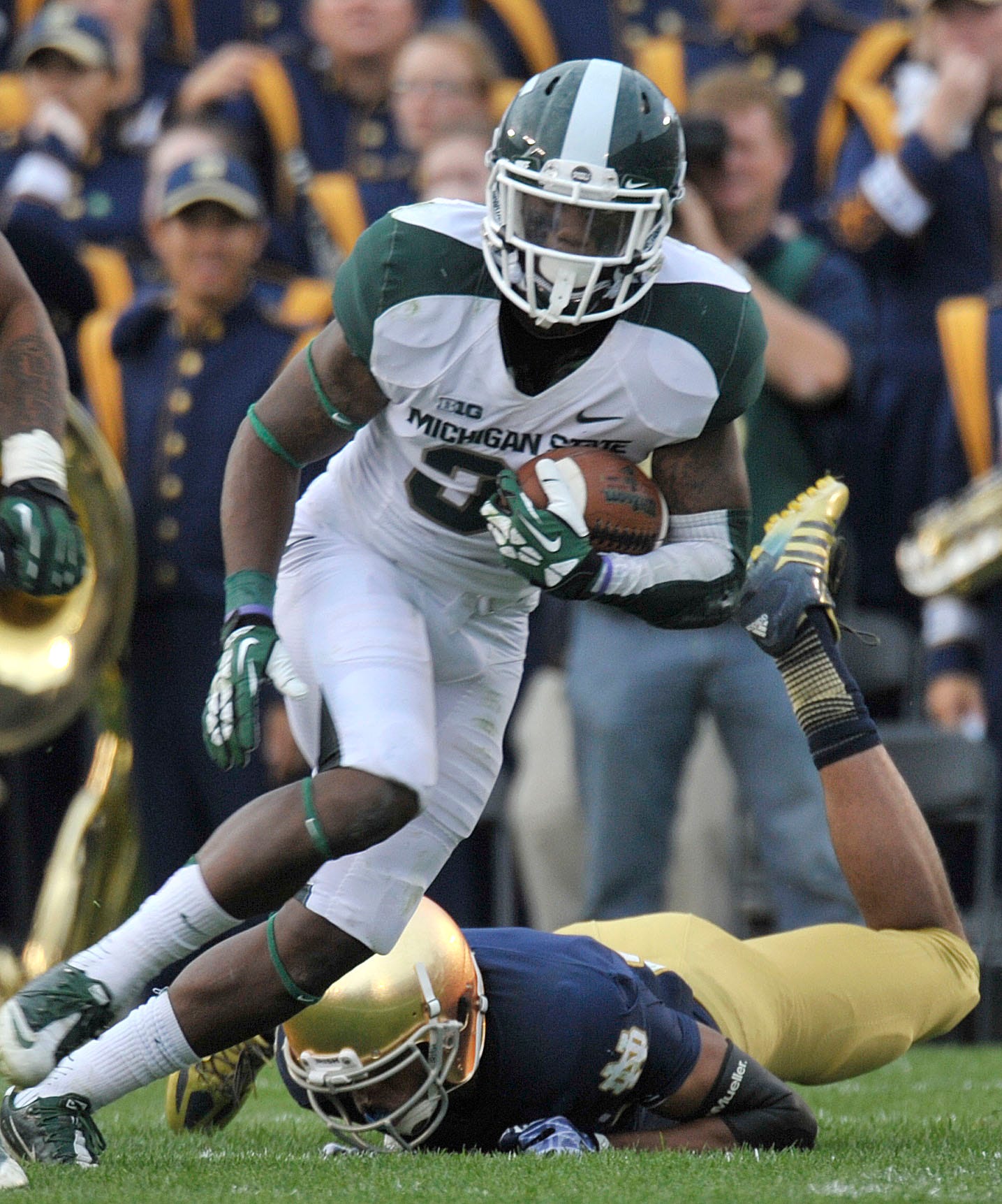 CORNERBACK – Darqueze Dennard, 2010-13: The Jim Thorpe Award winner as a senior in 2013, Dennard was also a consensus first-team All-American and the leader of Michigan State’s “No-fly Zone,” the nickname the defense gave itself as the Spartans rolled to the Big Ten title and a won in the Rose Bowl. The Big Ten’s Defensive Back of the Year in 2013 as well as a Nagurski Trophy finalist, Dennard finished his career with 10 interceptions and 20 pass break-ups in 44 career games.