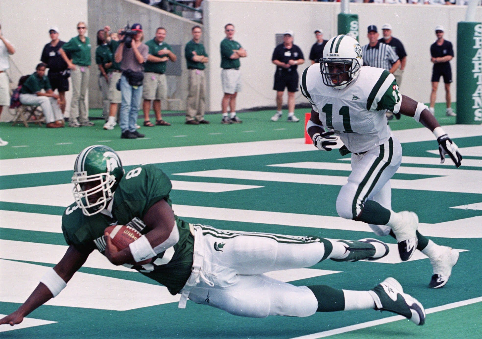 TIGHT END – Chris Baker, 1998-2001: With 133 receptions, Baker has the most catches by a tight end in program history and ranks in the top 10 overall. A two-time second-team All-Big Ten player, Baker had 1,705 career receiving yards with 18 touchdown while catching 40 passes for 548 yards and four touchdowns as a senior in 2001.